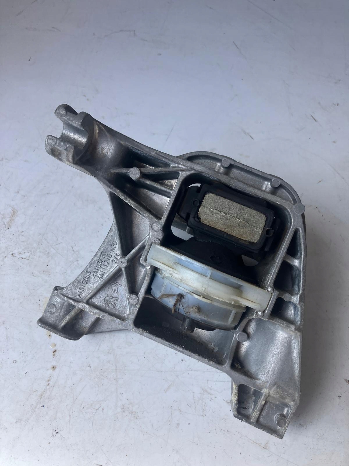 holder engine mount CITROEN C4 PICASSO II 1.6 BLUE HDI 4A111210