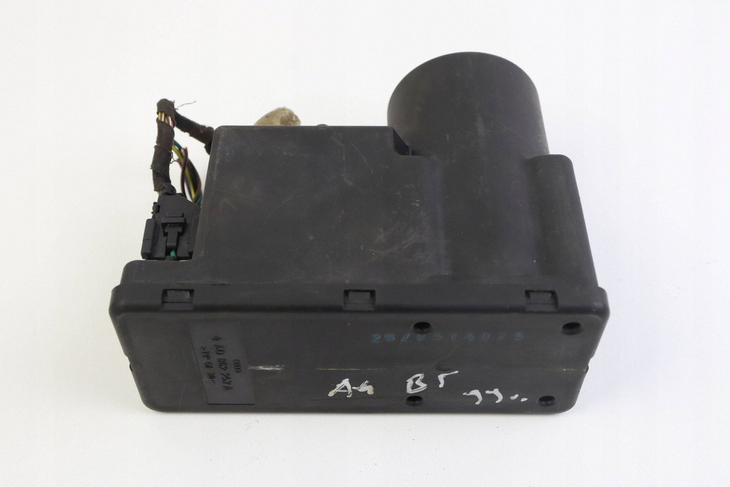AUDI A4 B5 A3 8L 80 B4 pumpa centralnog brave 4A0862257A