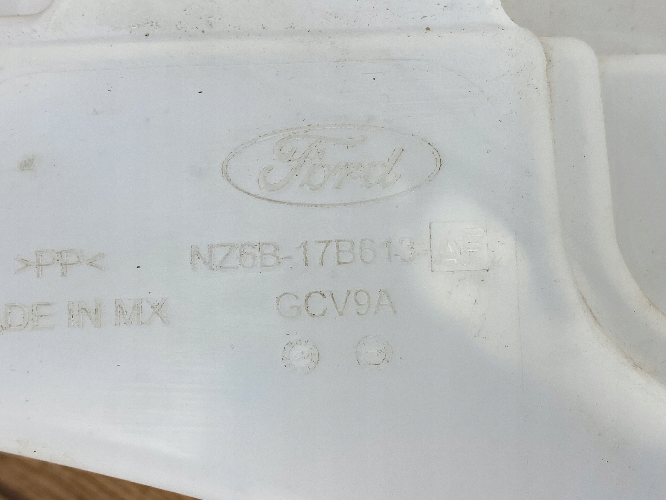бачок омывателя для FORD MAVERICK 2022+