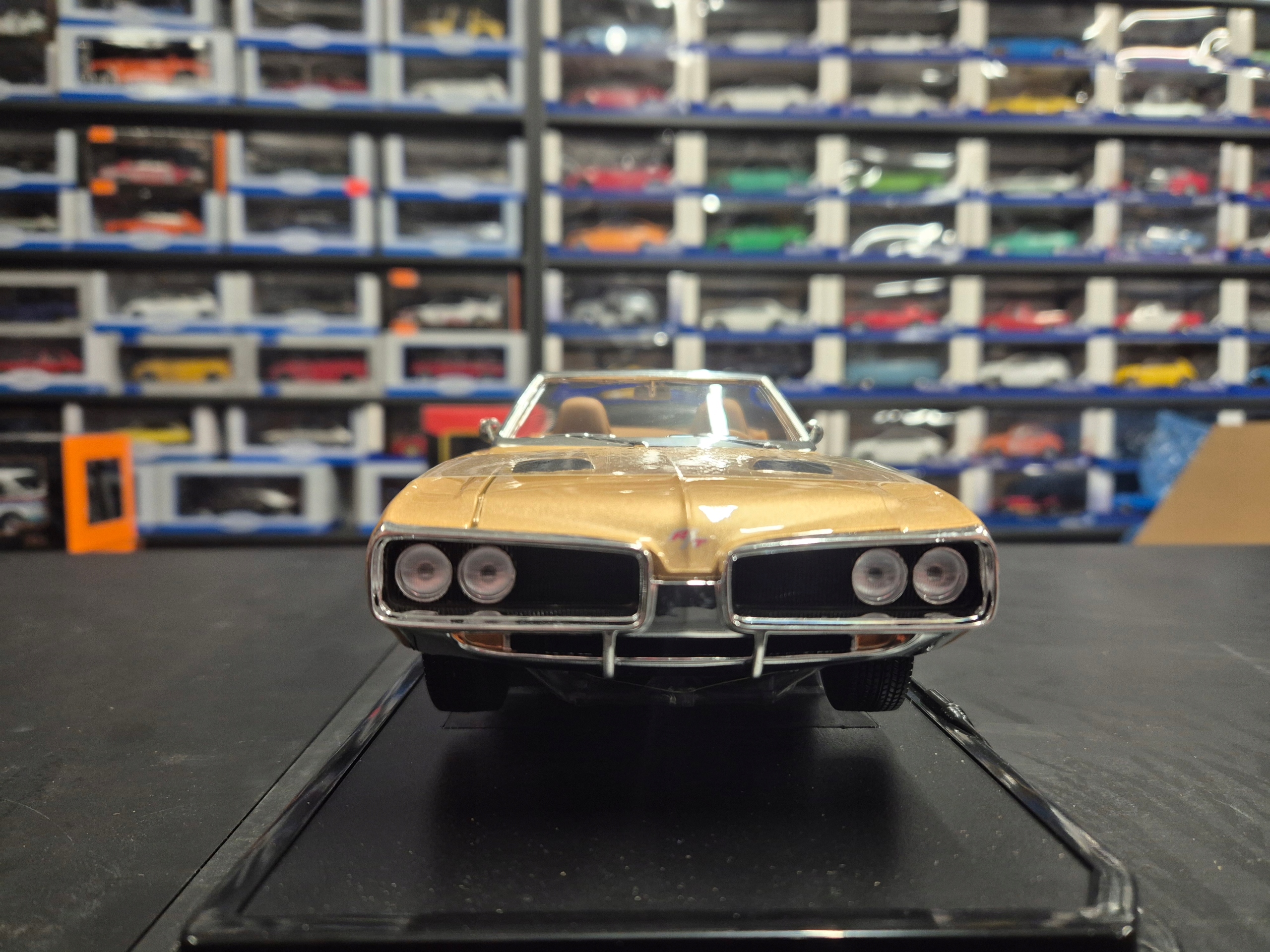 DODGE CORONET R/T ZŁOTY 1/18 ROAD SIGNATURE LDC 92548 Marka bez marki