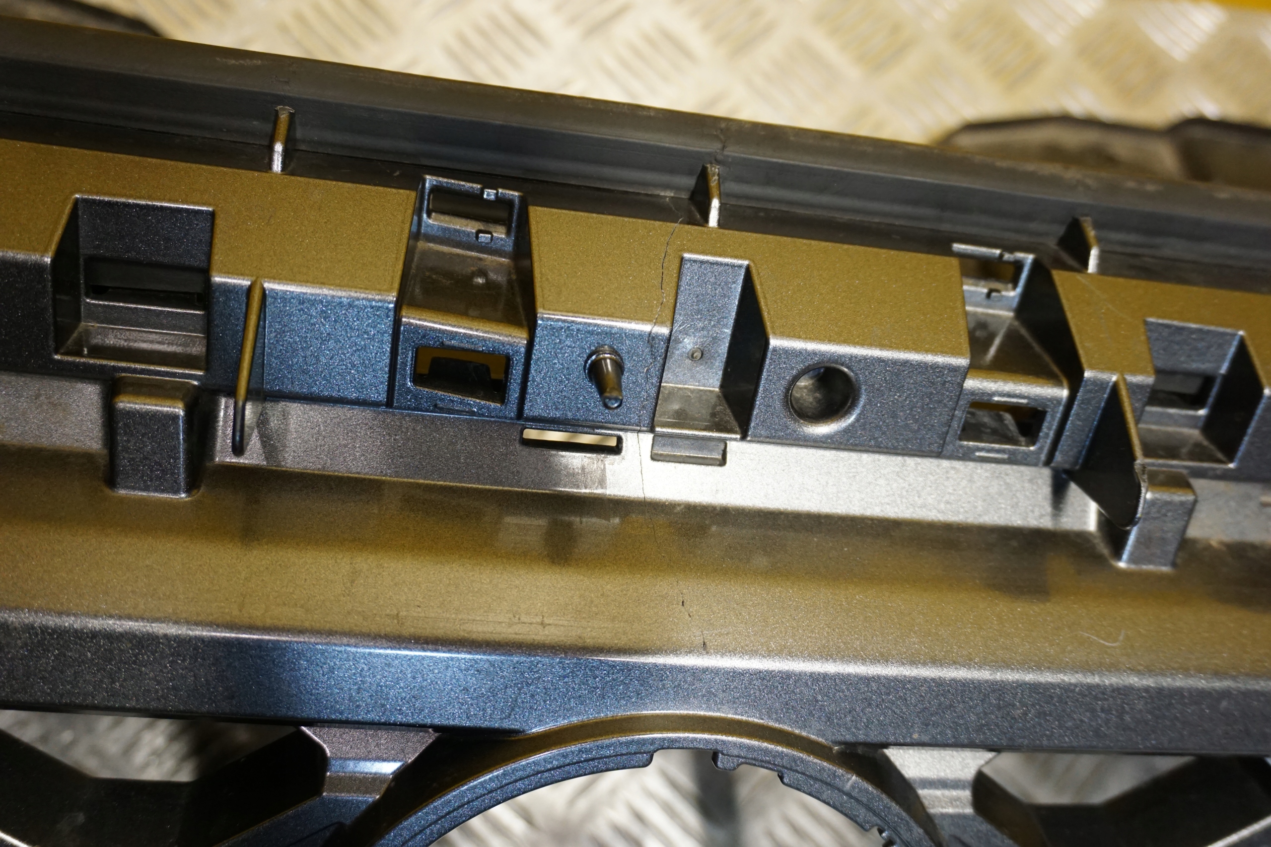 NISSAN FRONTIER 2022 - 2024 Atrapa Przód Grill 62310 9BU0A Wersja Amerykańska