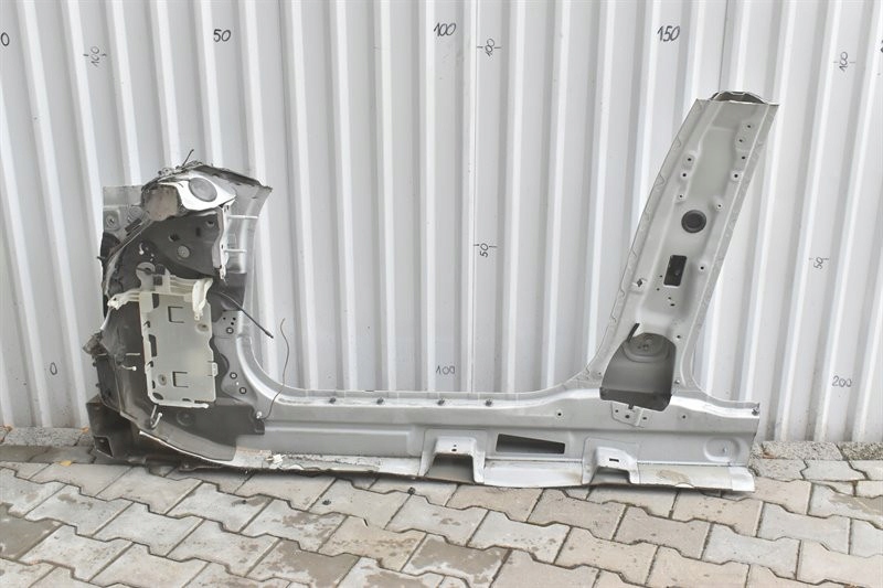 PRÓG PRAWY SŁUPEK PRZÓD ŚRODKOWY 7437594 BMW G30 M5 F90 Typ samochodu Samochody osobowe