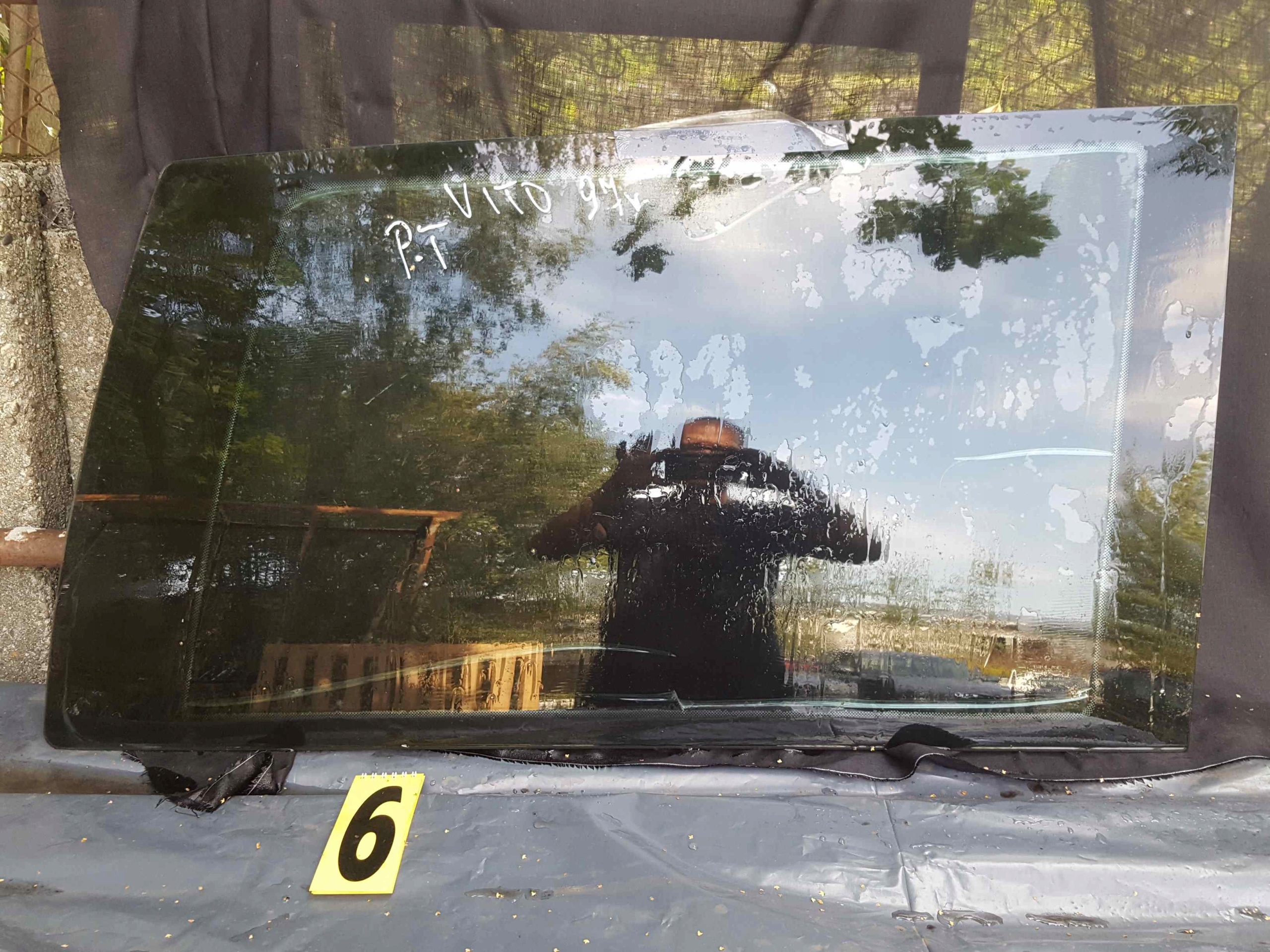 SZYBA BOCZNA PRAWA TYLNA PRZYCIEMNIONA MERCEDES VITO 1997 R.