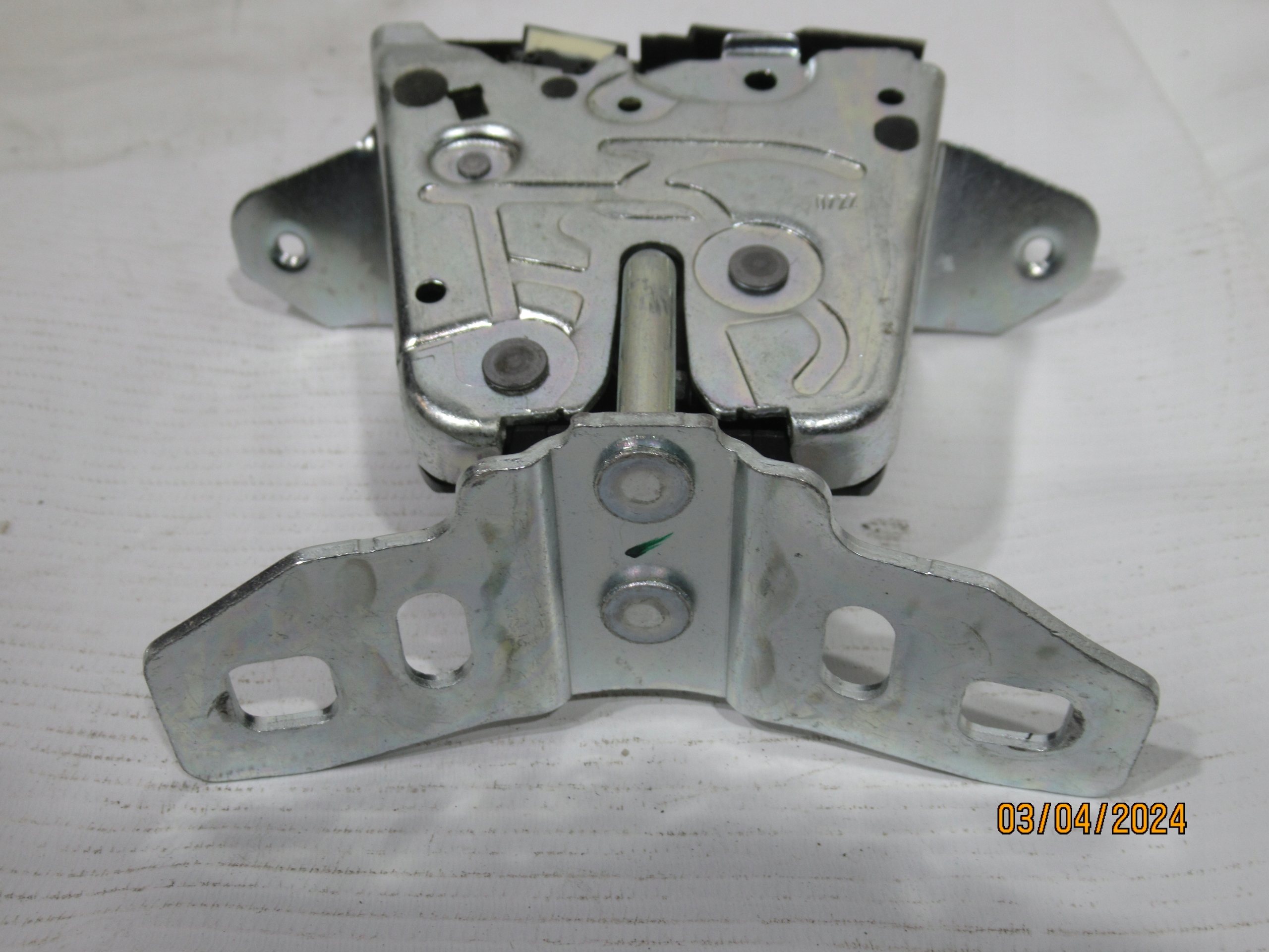 RYGIEL KLAPY MERCEDES A2467400032 Typ samochodu Samochody osobowe