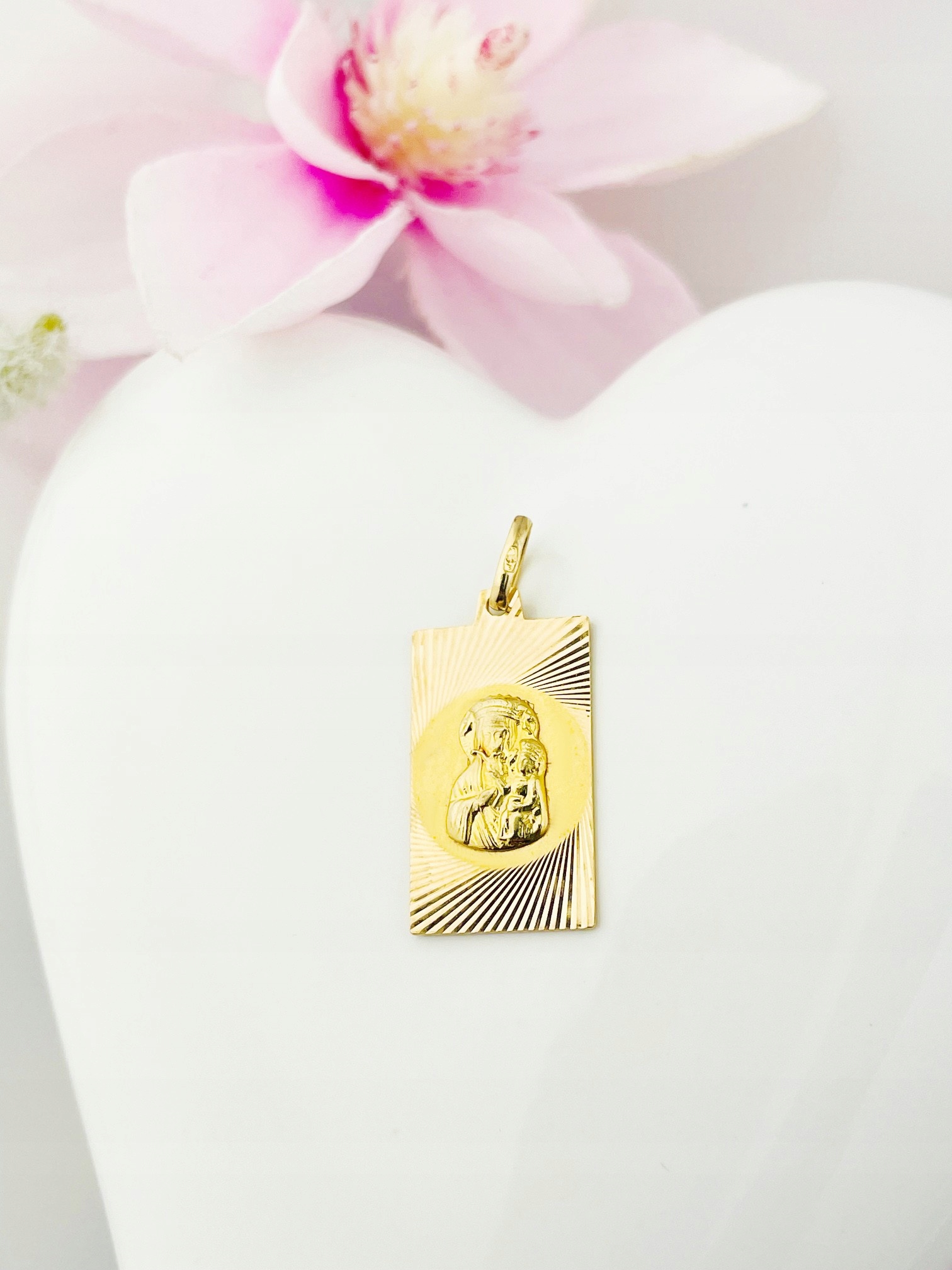 Zlatý Medailonek Přívěsek Panna Maria Čenstochovská Křest Svaté Přijímání