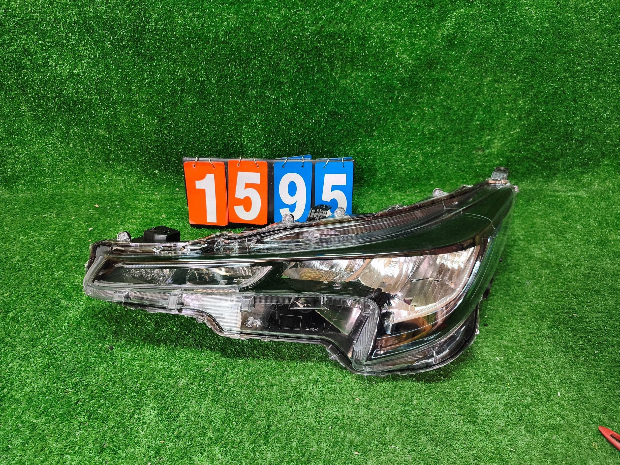 REFLEKTOR left front TOYOTA COROLLA E21 HB KOMBI FULL LED NR.1595