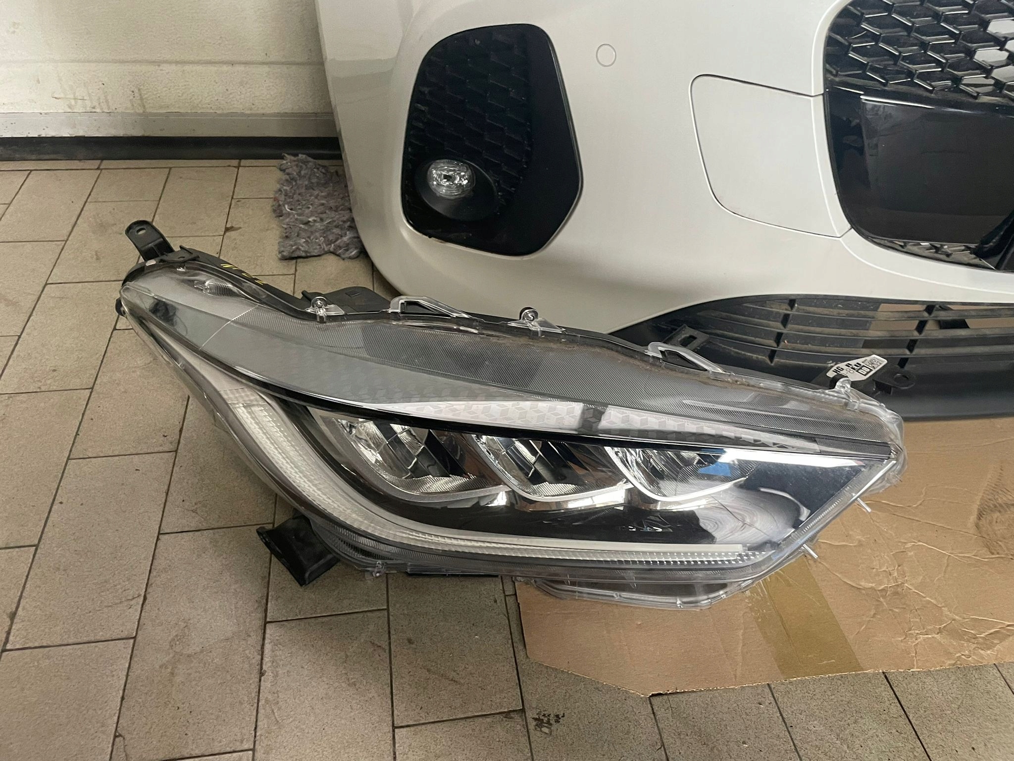 front bumper bonnet radiator lights MAZDA 2 HYBRID2024 R STAN as new 089