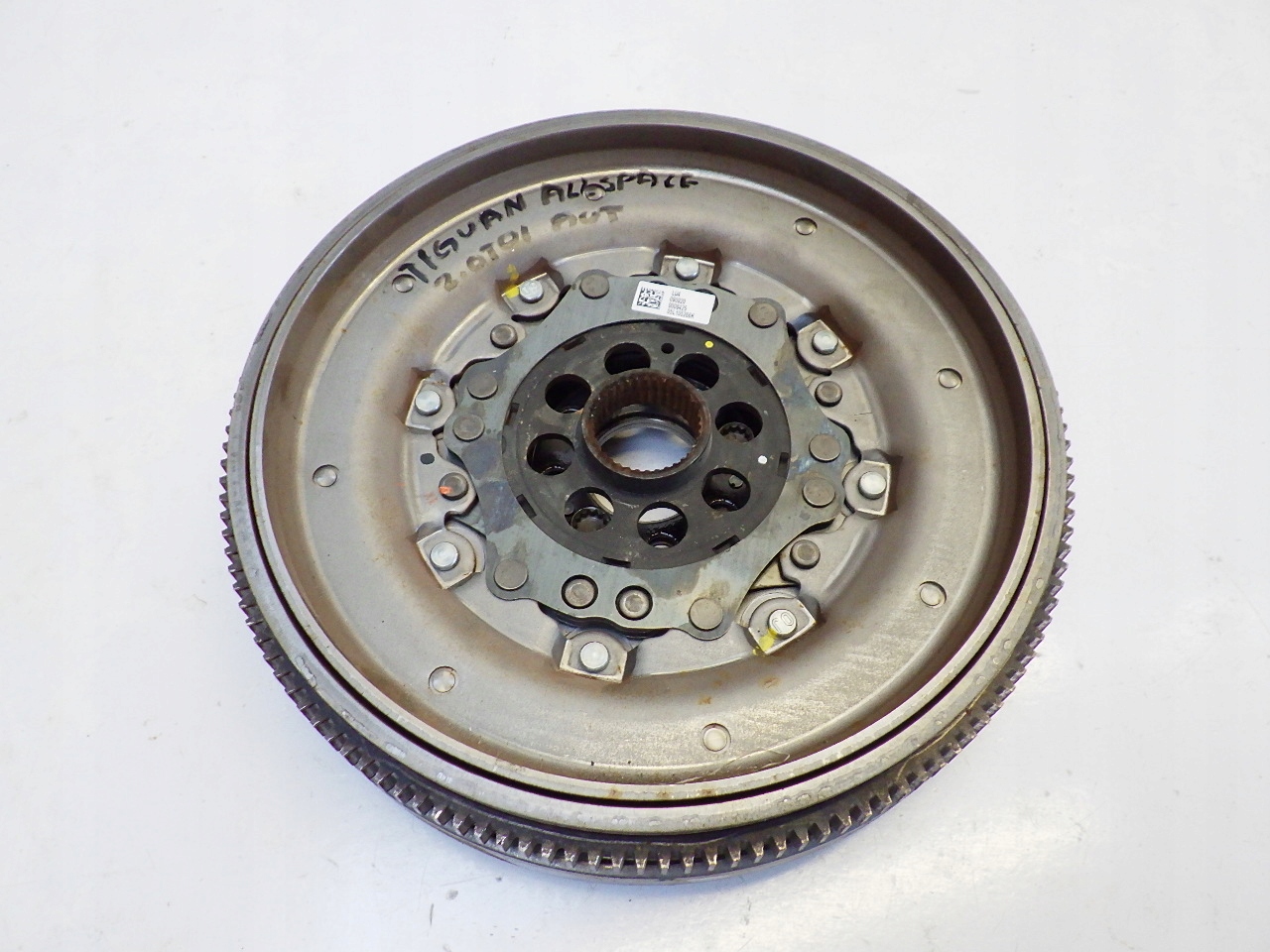 05L105266K - VW TIGUAN II 2.0 TDI 2021 ДВУХМАССОВОЕ КОЛЕСО СЦЕПЛЕНИЯ