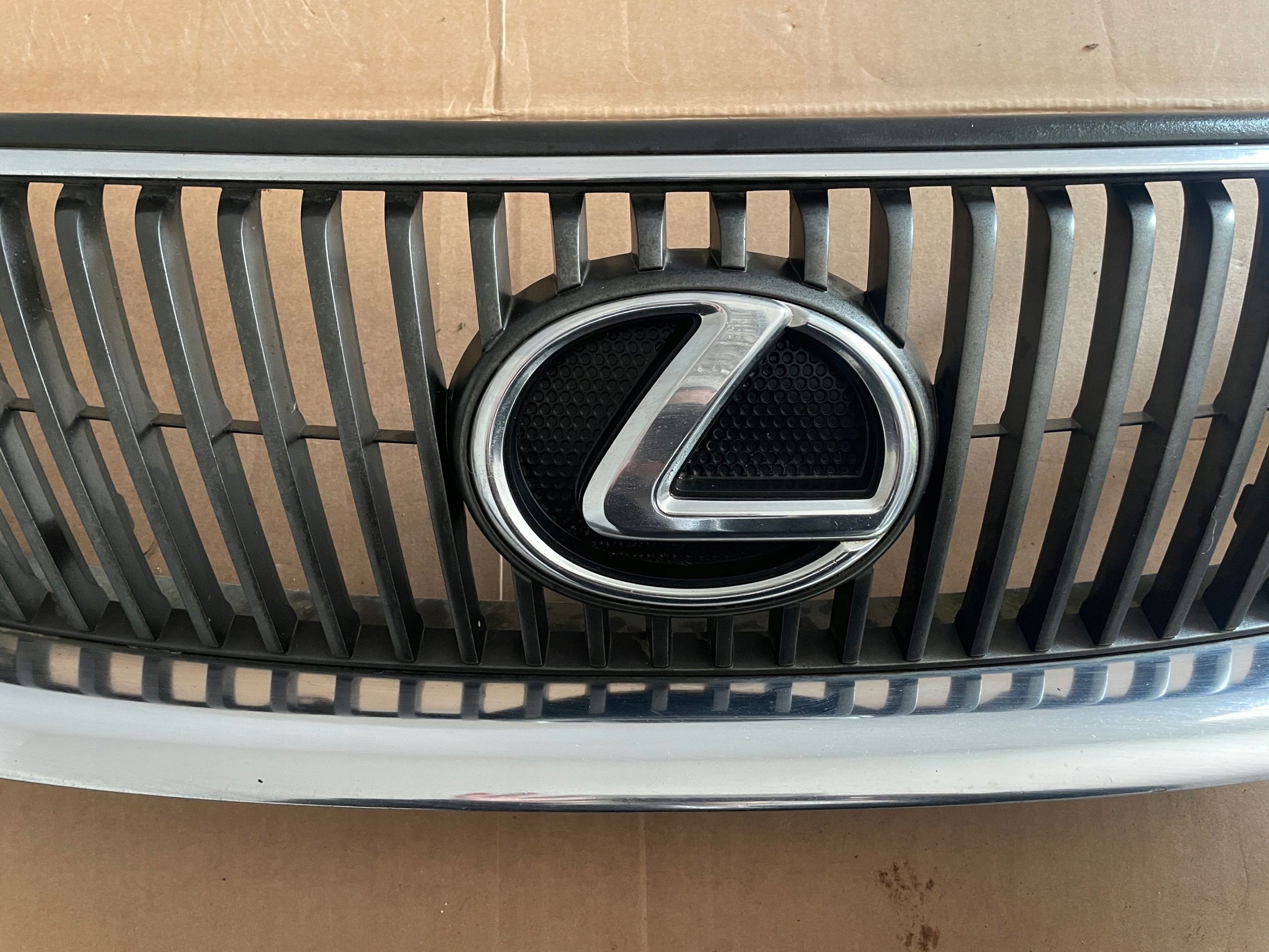 lexus IS II IS220D IS250 решетка радиатора хром рестайлинг комплектный