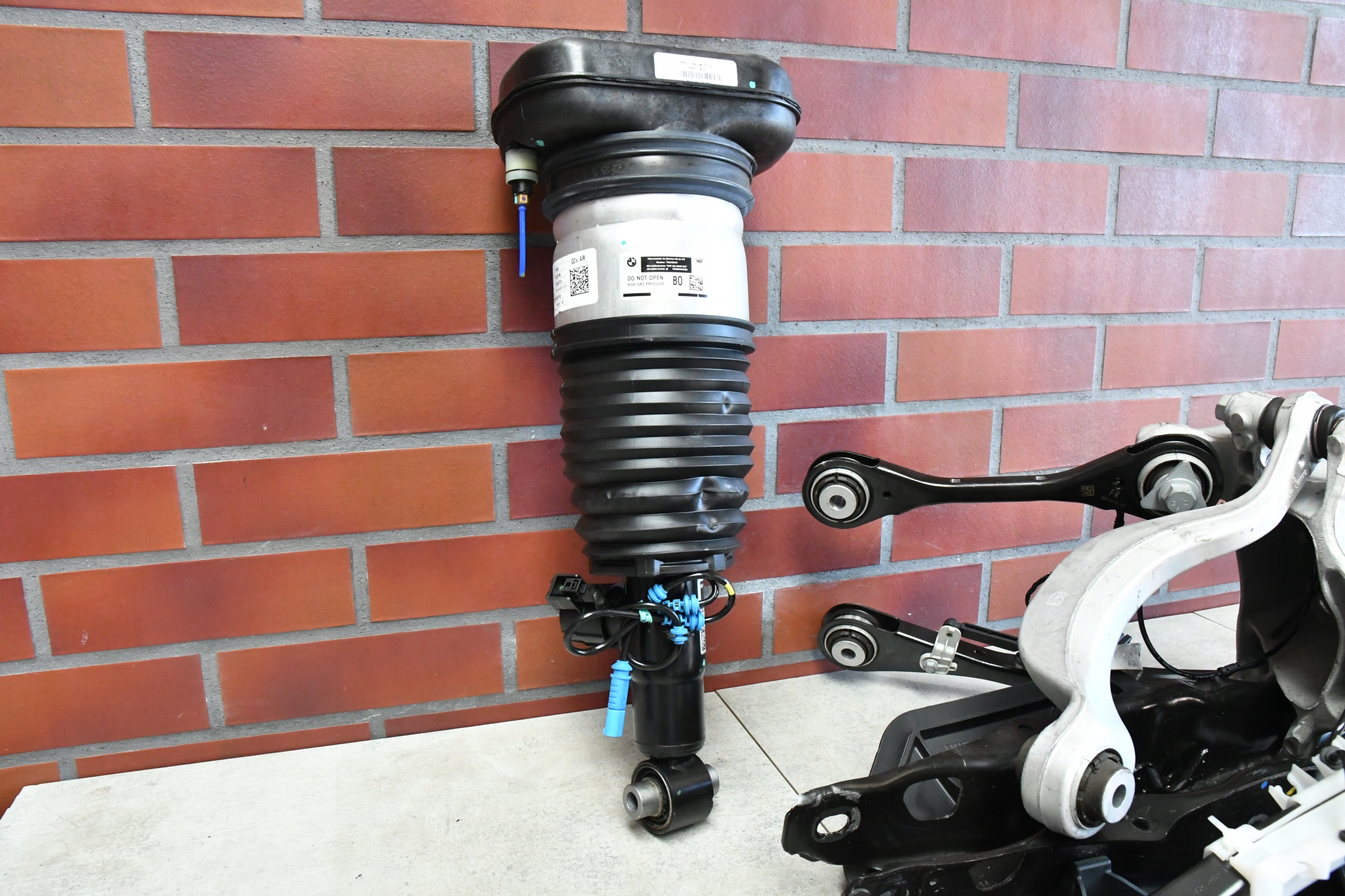 swing right rear part arm shock absorber BMW X7 G07 24km