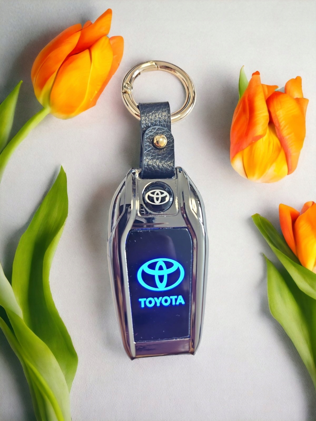 TOYOTA ZAPALNICZKA ŻAROWA ELEGANCKI BRELOK DO KLUCZY LOGO LED ETUI KOKARDKA Stan opakowania oryginalne