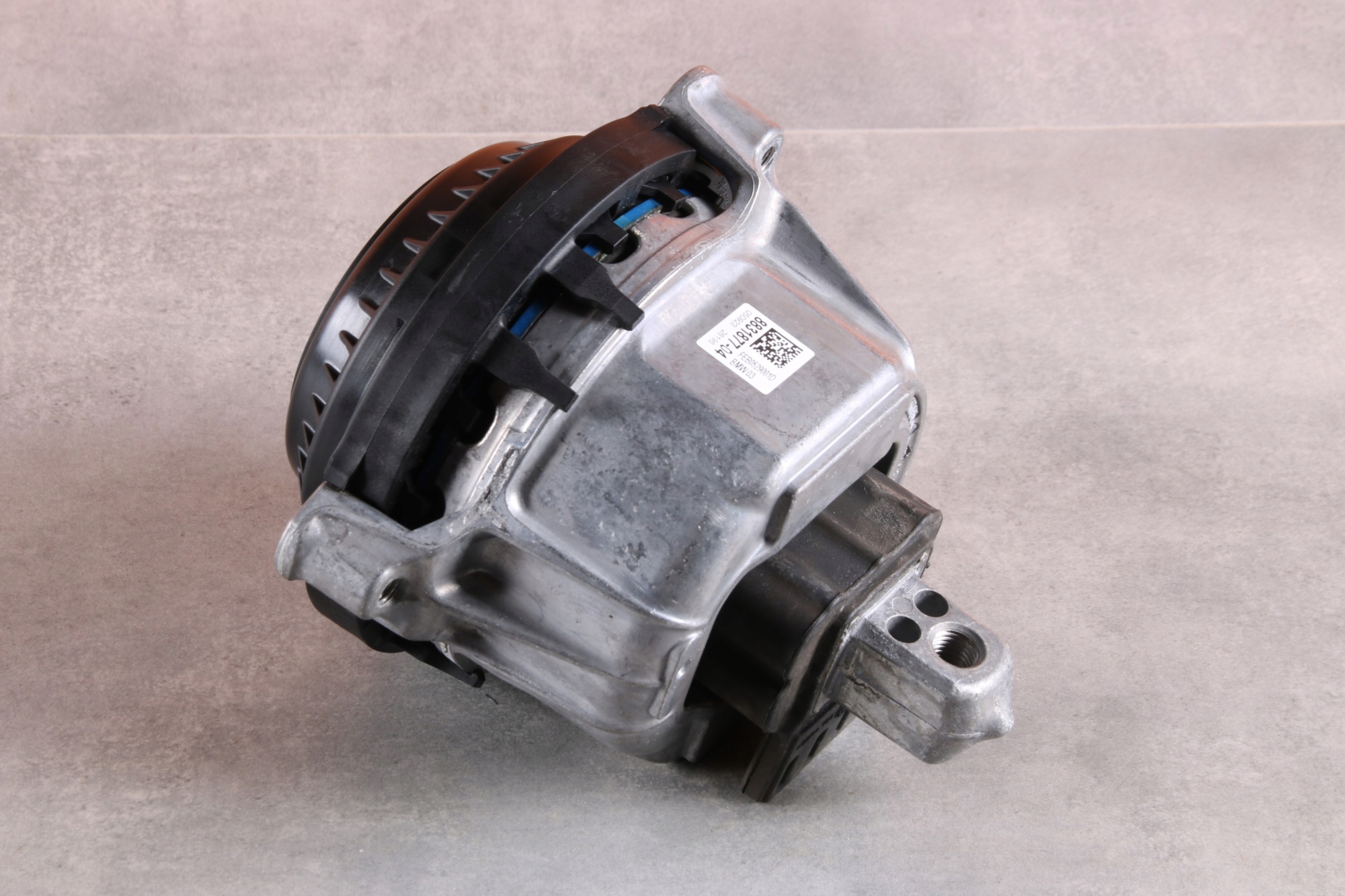 BMW 5 G60 G61 530e B48X HYBRYDA engine mount left 8831877 8599 km !!!