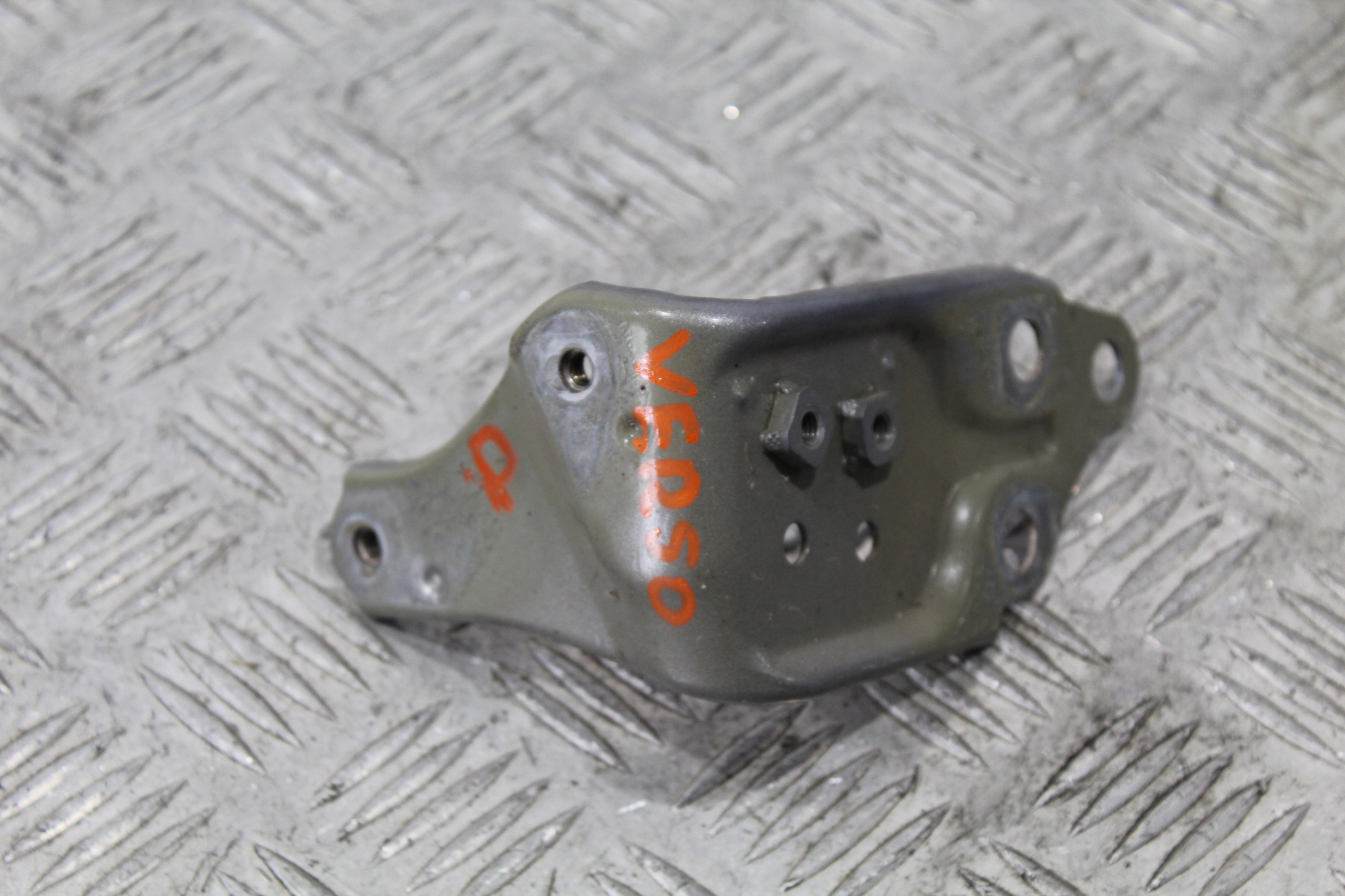 SUPPORT PLAQUE AILE DROIT TOYOTA VERSO