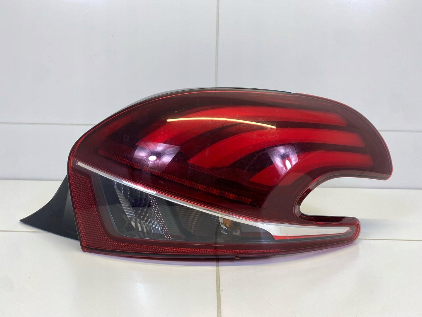 light rear right side Peugeot 208 2015 9810430580