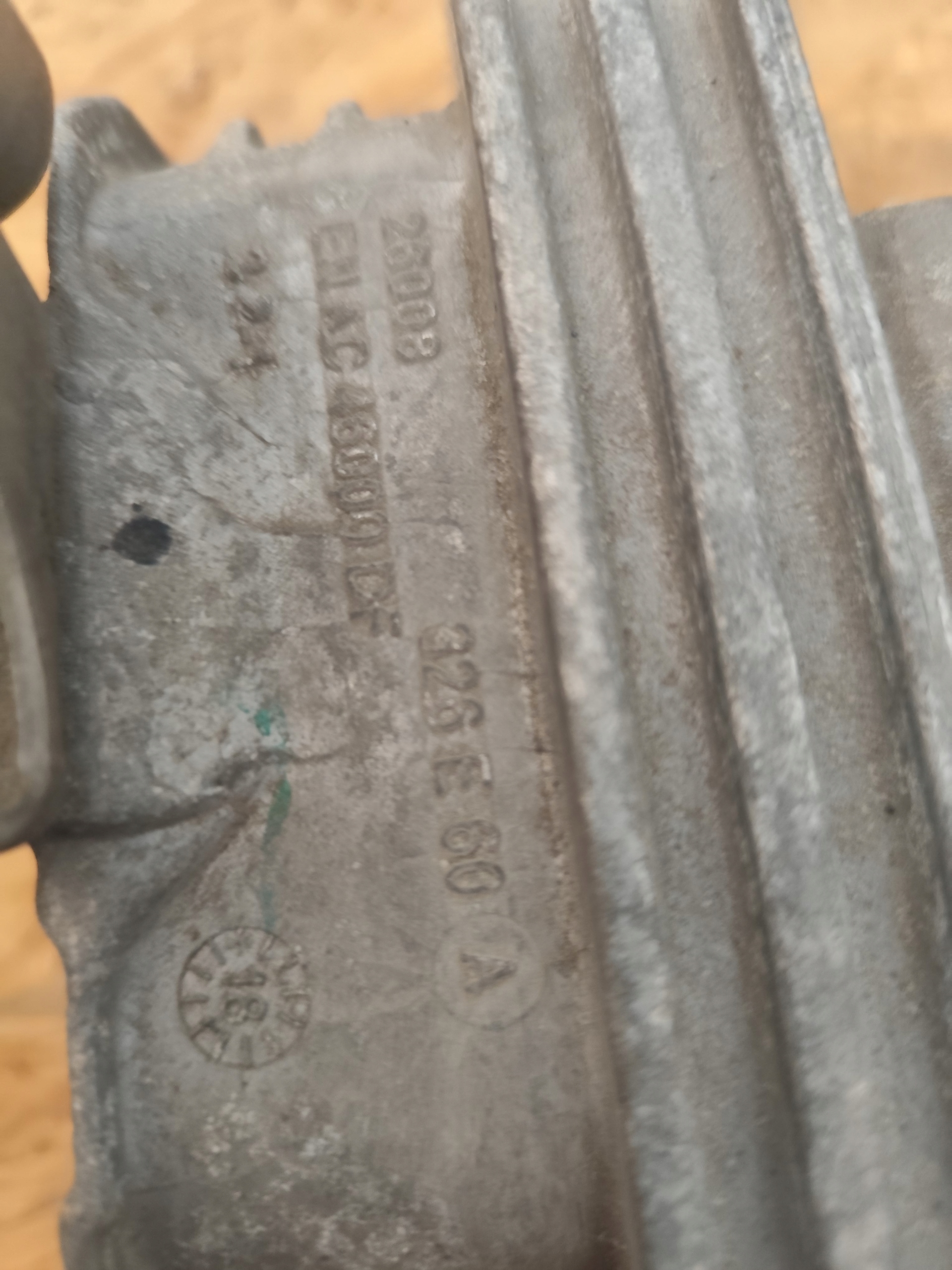 MERCEDES W246 B KLASA LIFT holder engine mount