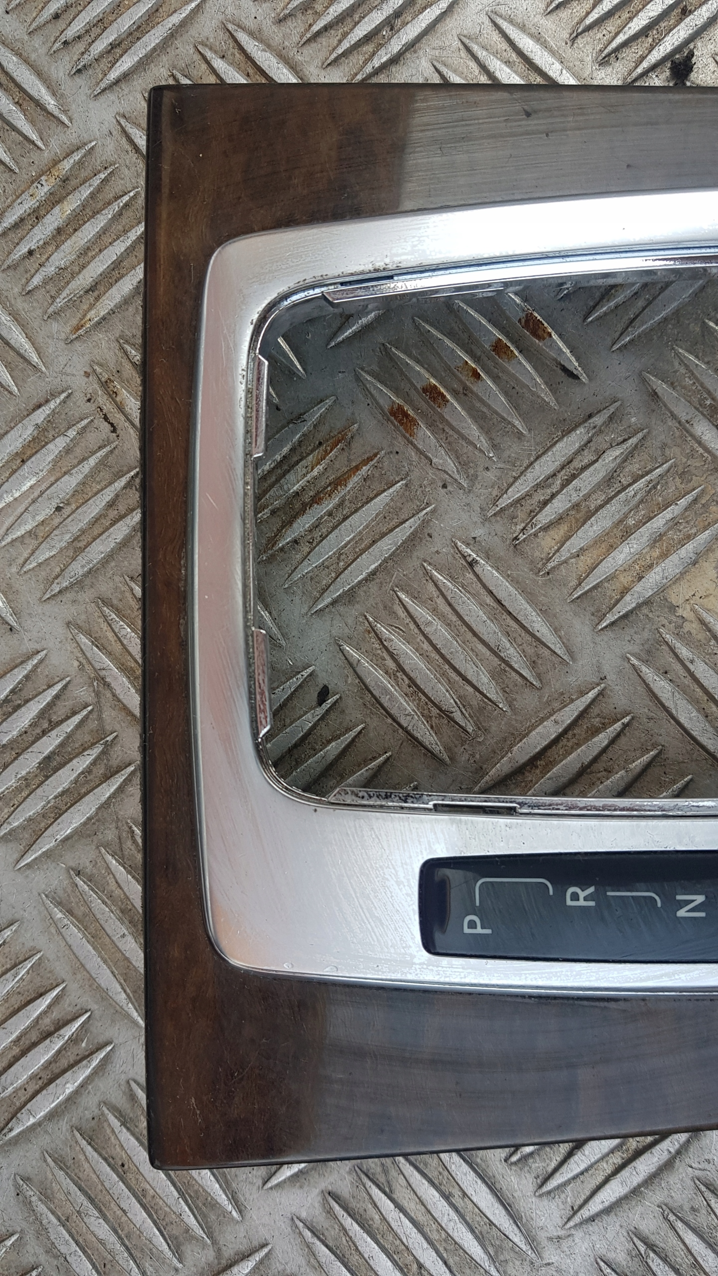 MERCEDES W212 obal kulisy převodů RÁM PANEL DEKOR A2126801207