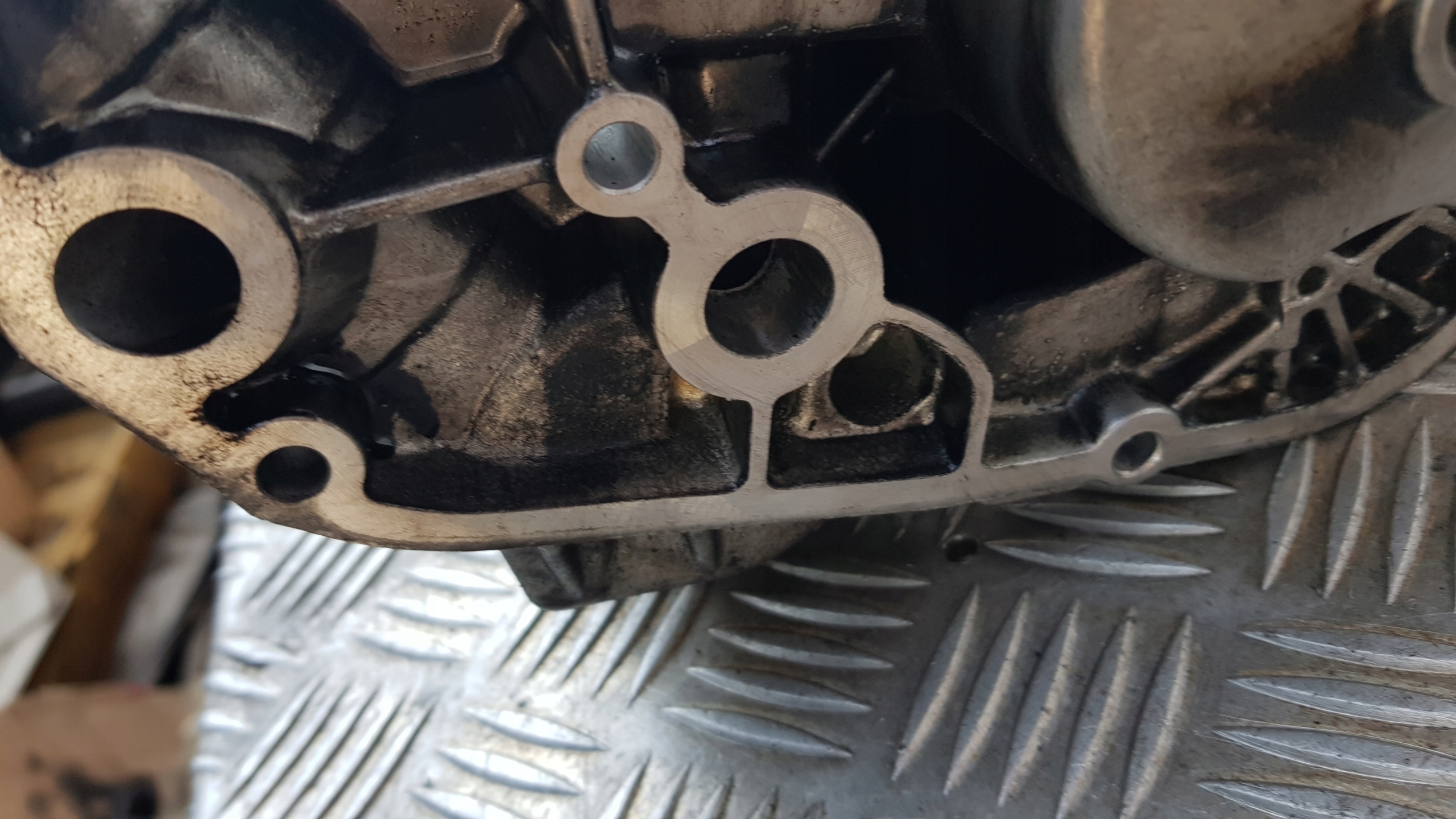AUDI A4 B6 2.5 TDI Porta FILTRU olio 059115405g