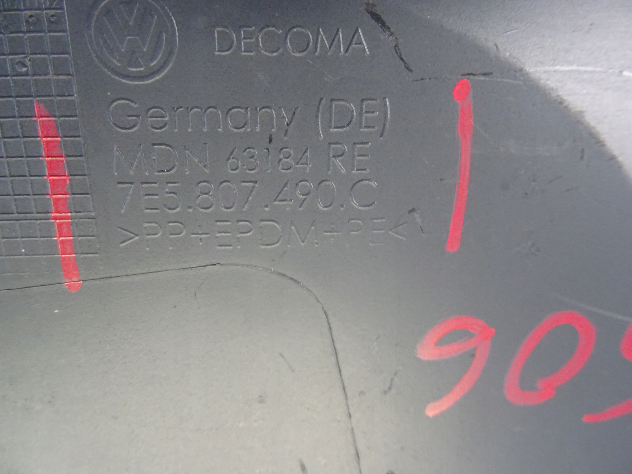 grid of a bumper front front right VW T5 7E5807490C