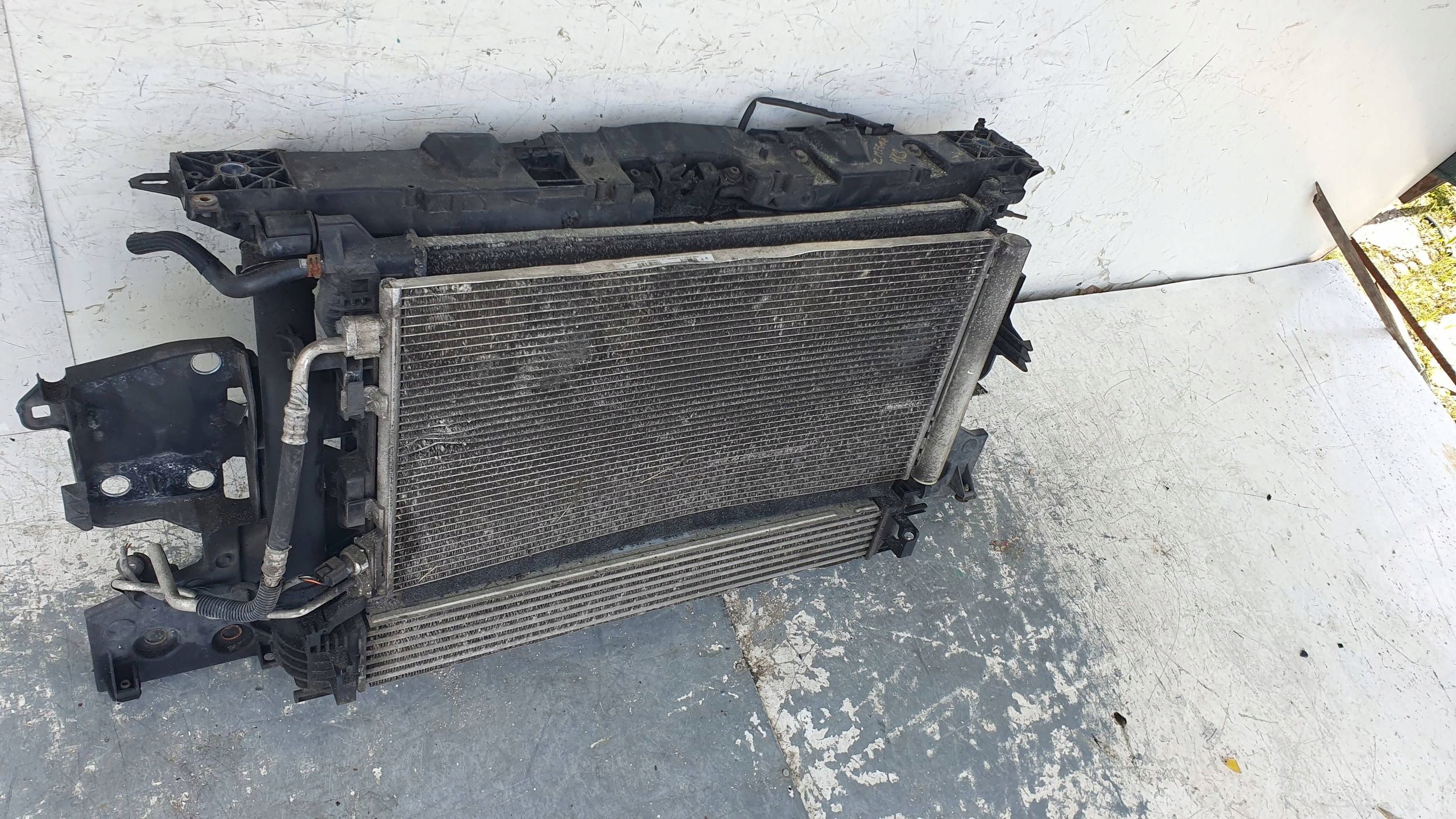 Renault Megane III 3 1.6 DCI support panel for radiators pillar radiator