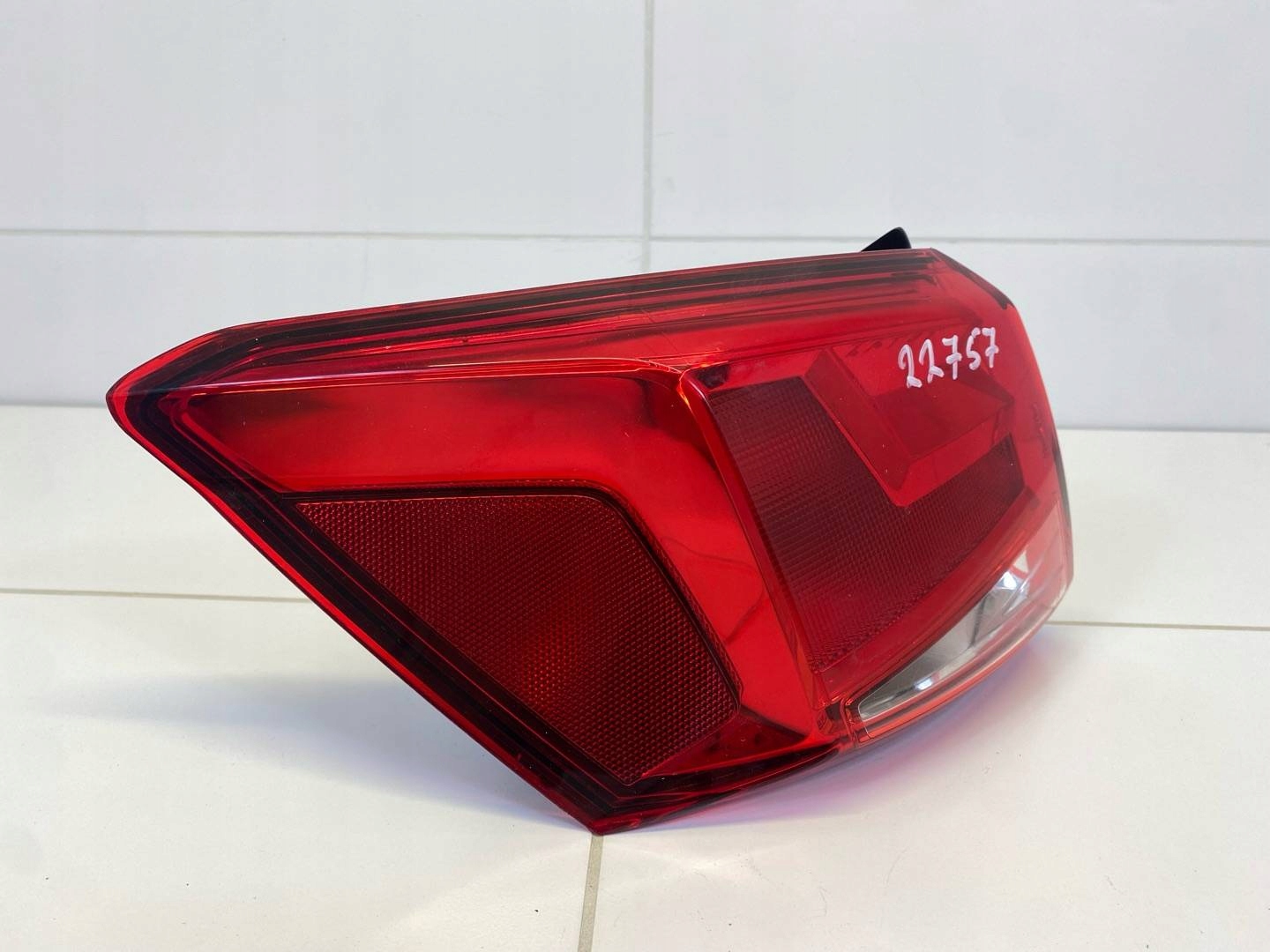 light rear left side SEAT Arona 2020 6F9945095B