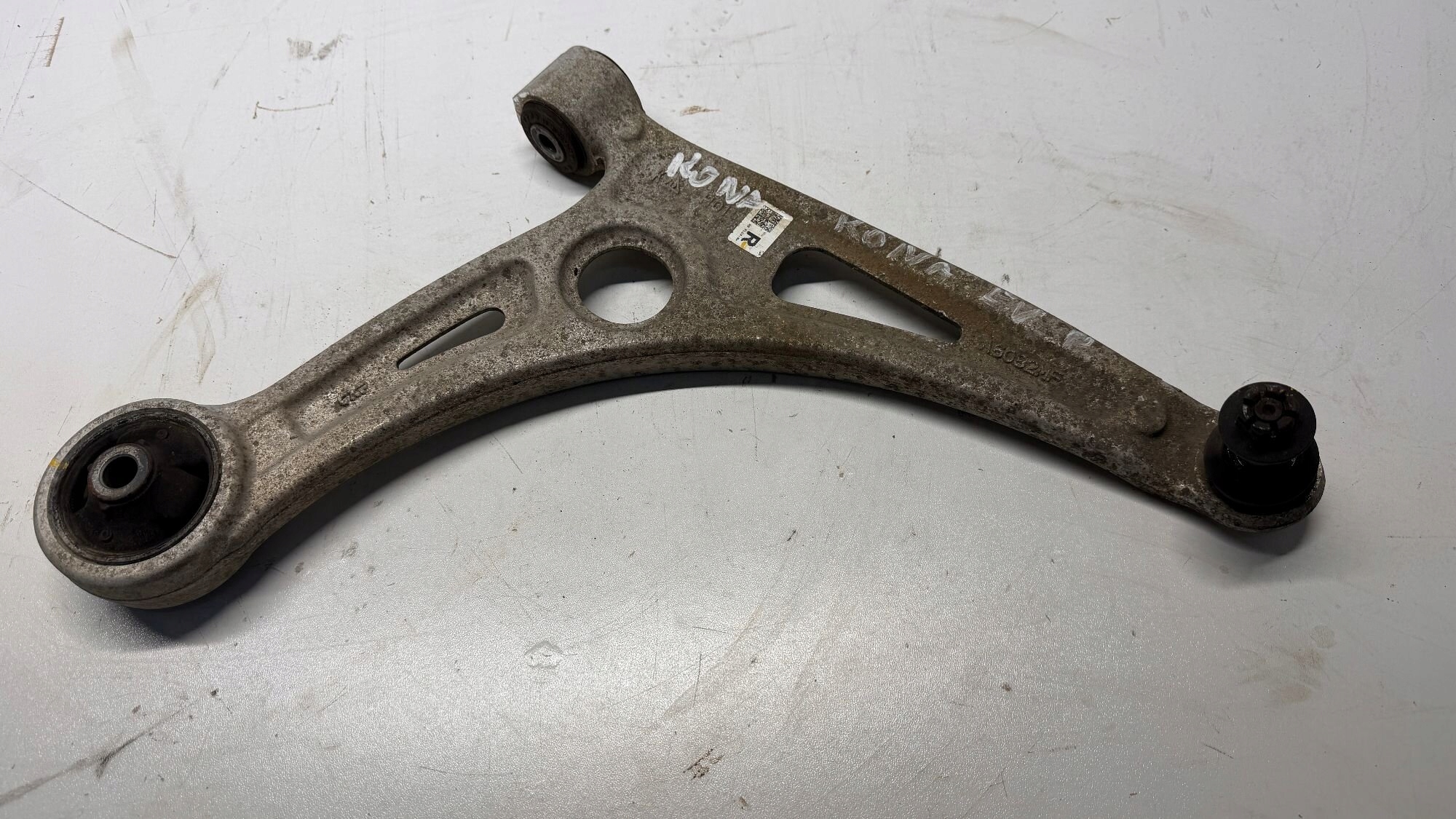 HYUNDAI KONA EV arm right front front 17-23