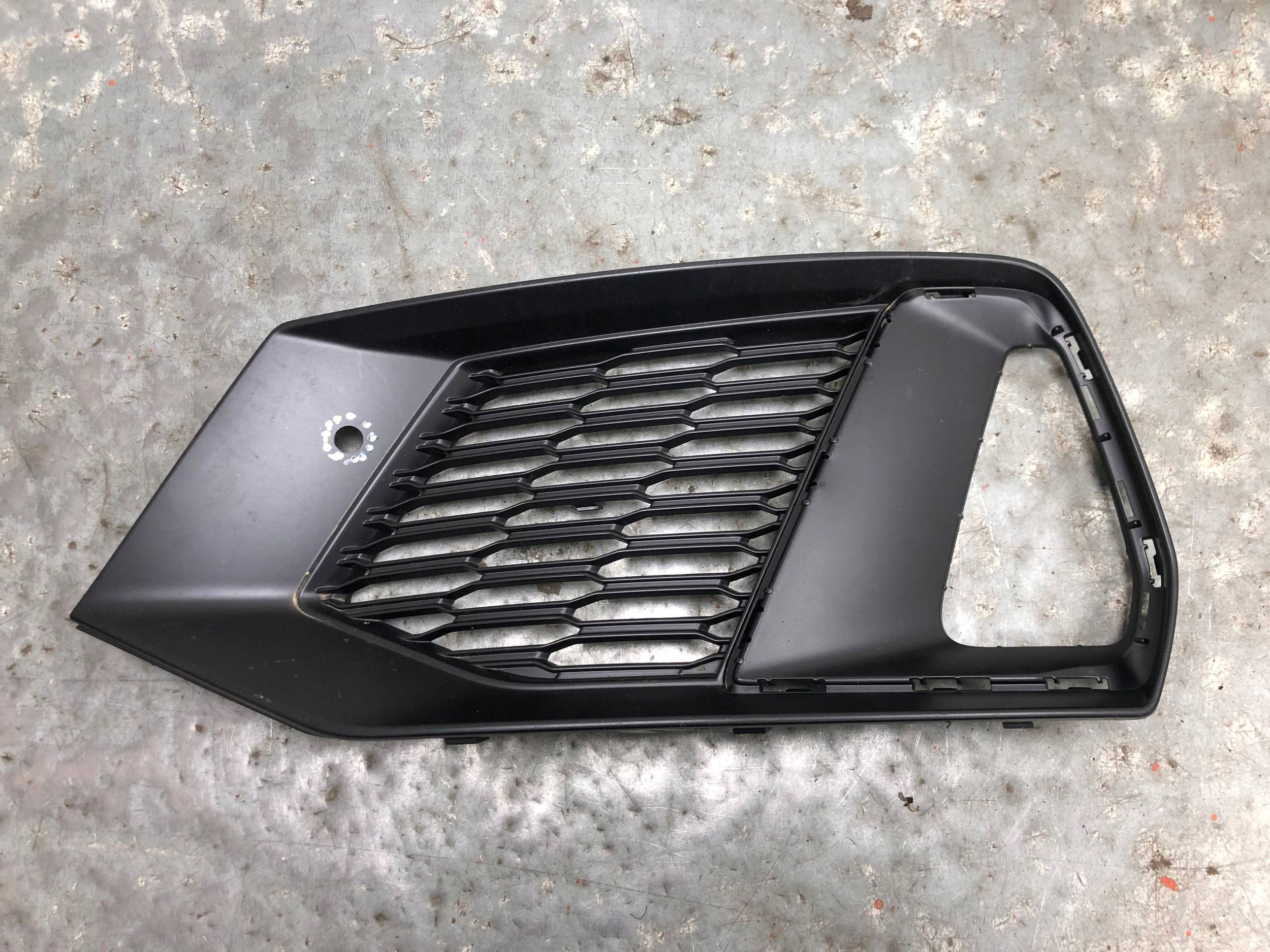 grid of a bumper left front AUDI A7 S-LINE 4K8807681B