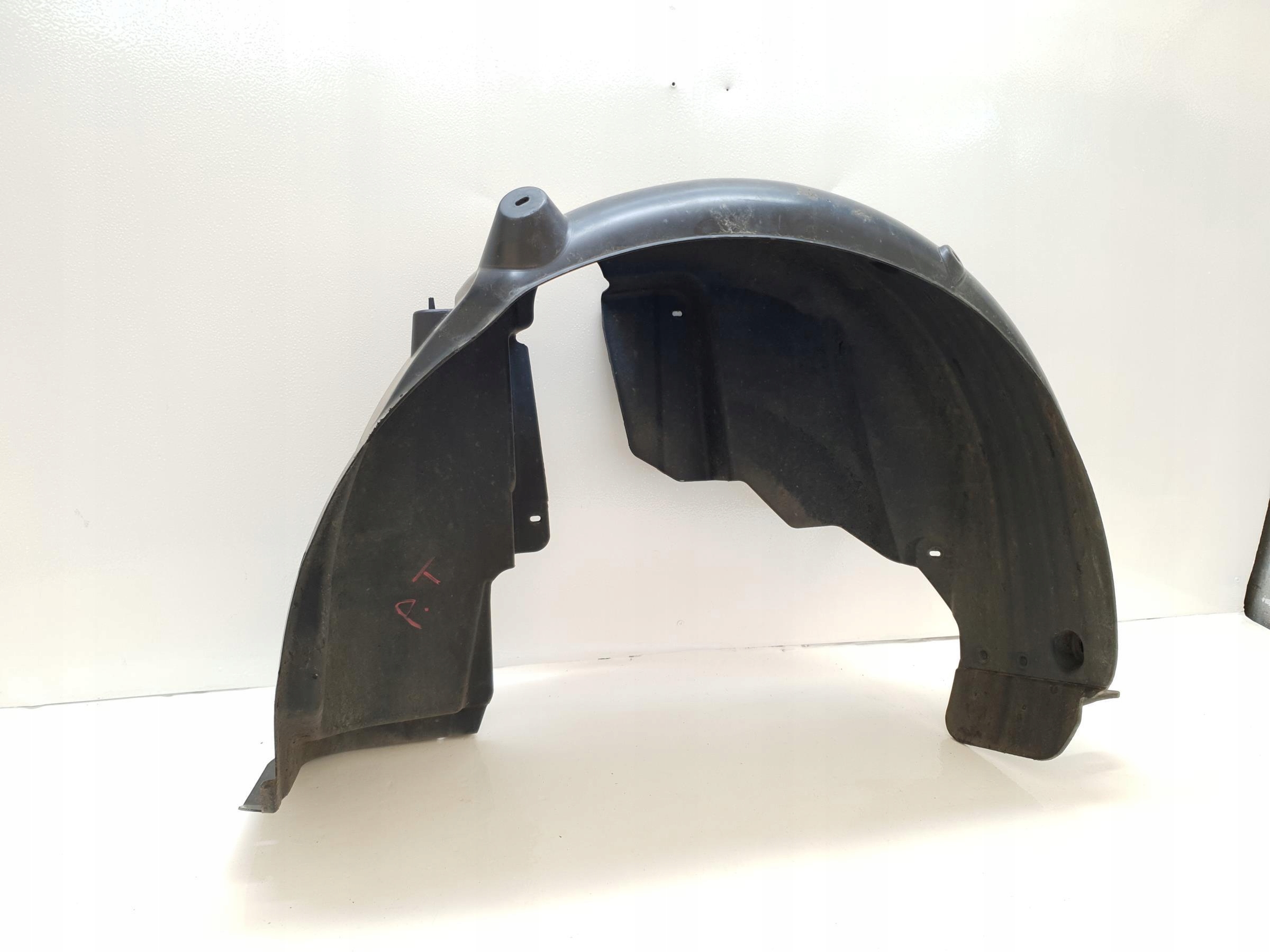 подкрылки правый зад SKODA SCALA