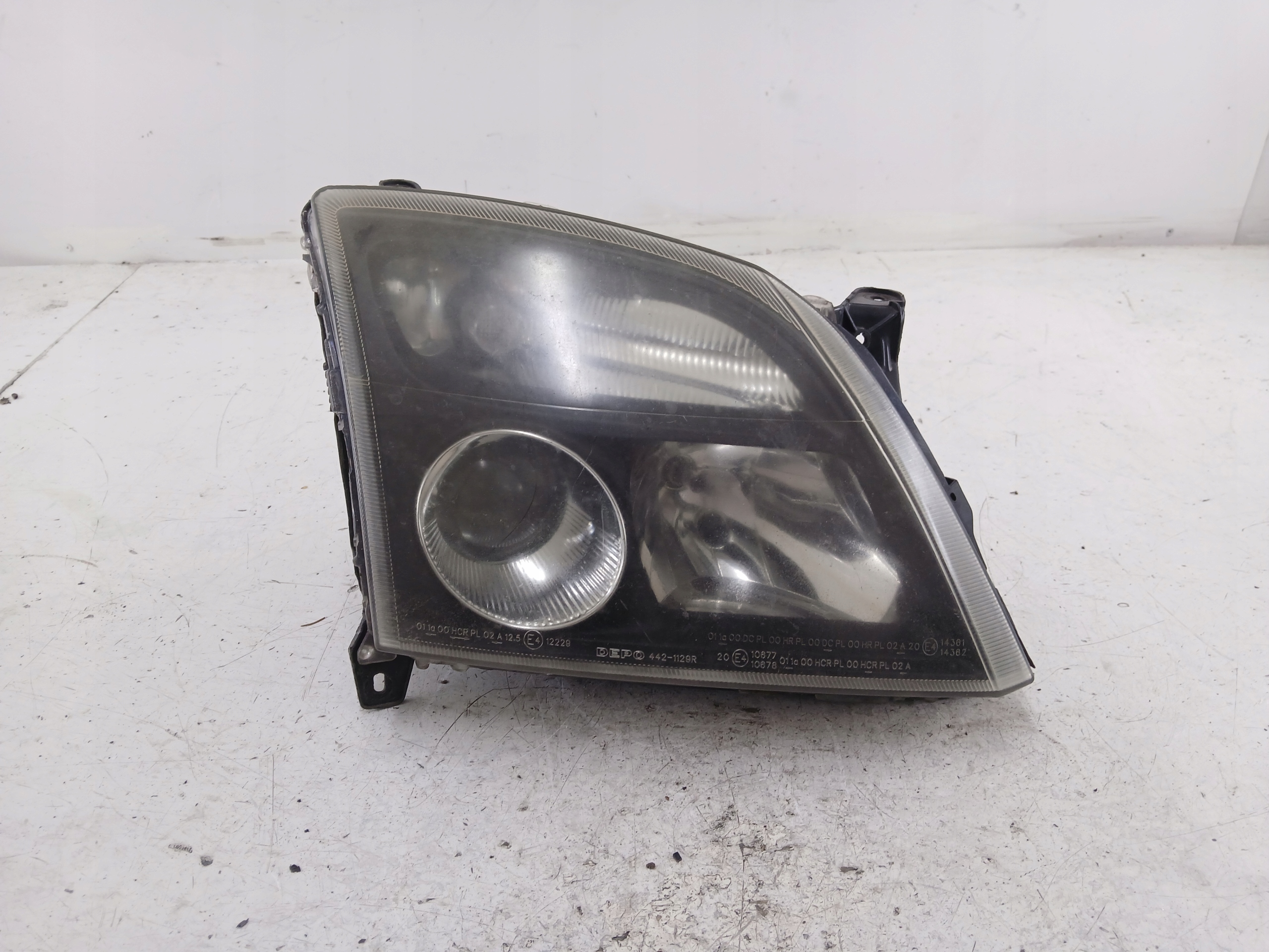 OPEL VECTRA C SIGNUM light right front CIEMNA
