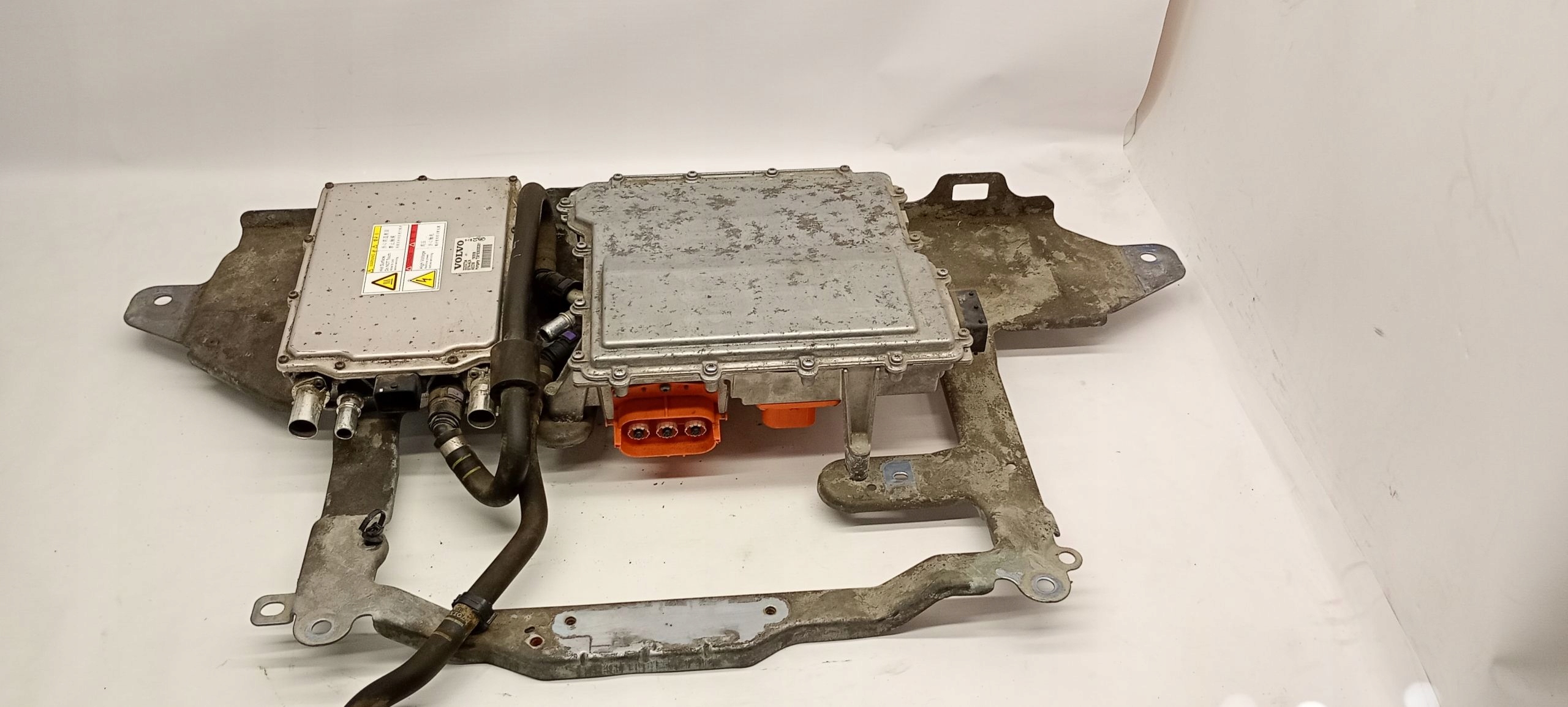 ŁADOWARKA PRZETWORNICA KONWERTER PLUG IN VOLVO S60 V60 XC90 XC60 T8