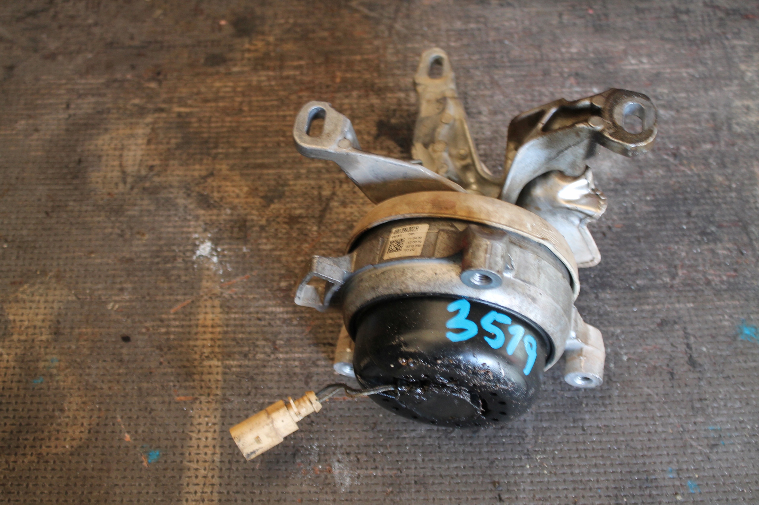 3519. holder gearbox mount AUDI 4M0399201H 4N0399114F