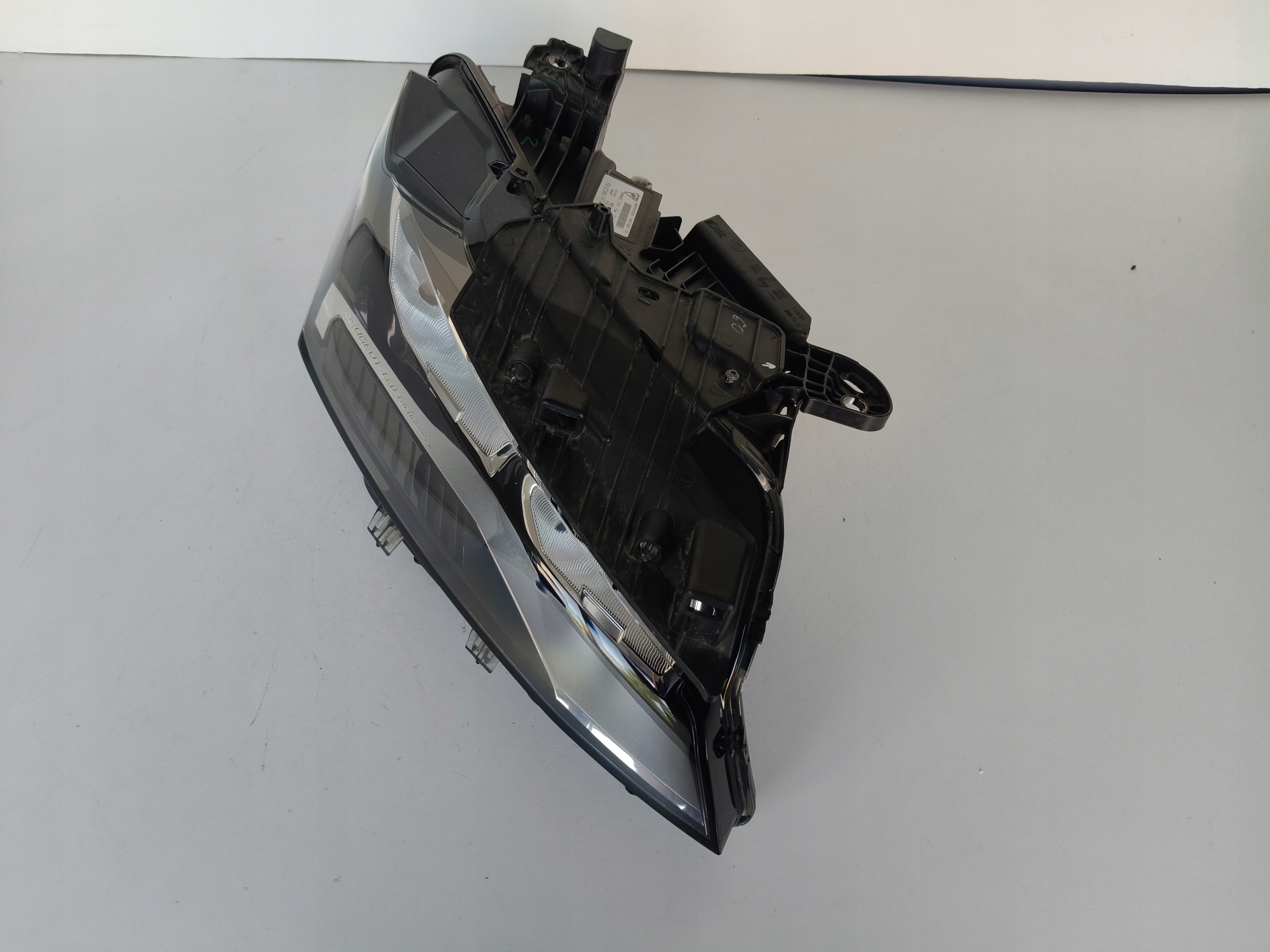 light right REFLEKTOR PEUGEOT 308 III T10 22- FULL LED