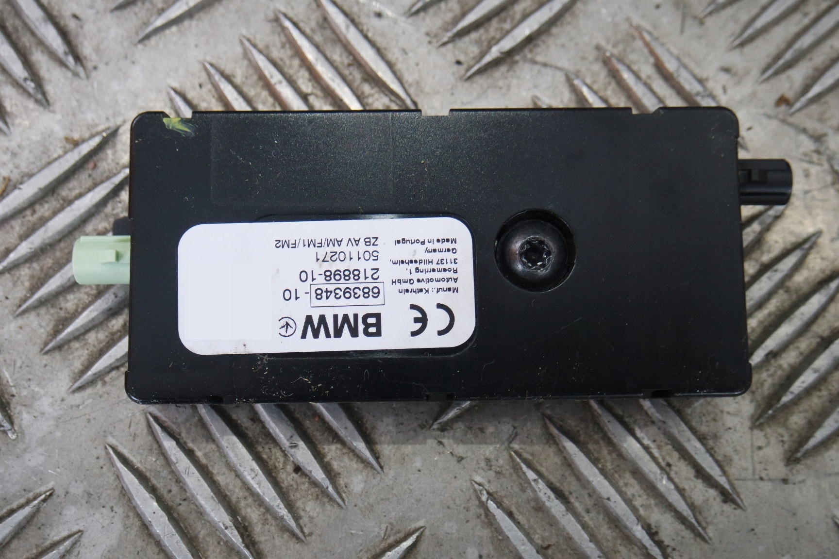 Модуль антенного усилителя BMW X5 G05 6839348