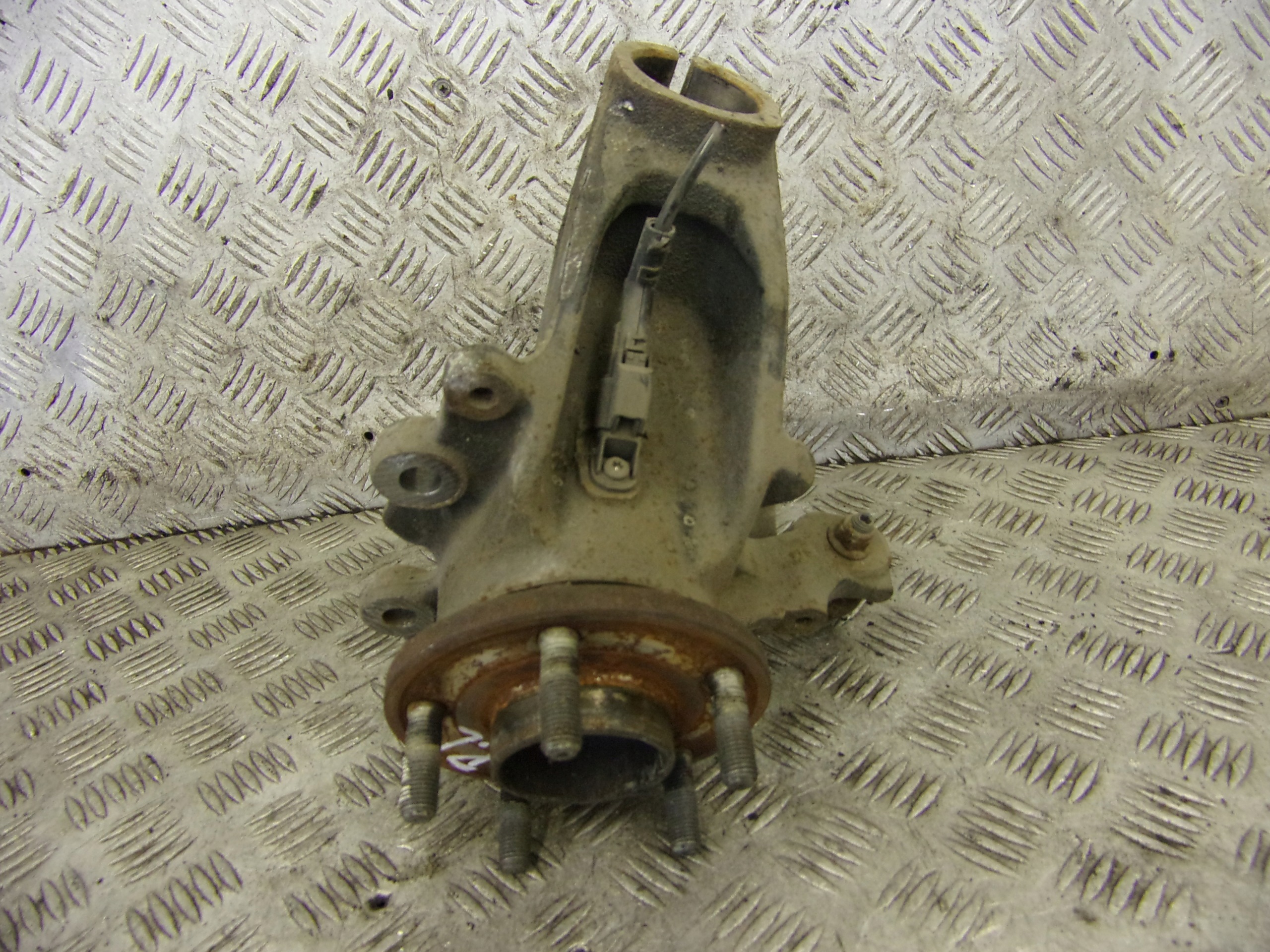 otoč čepu levý předek FORD FOCUS MK3