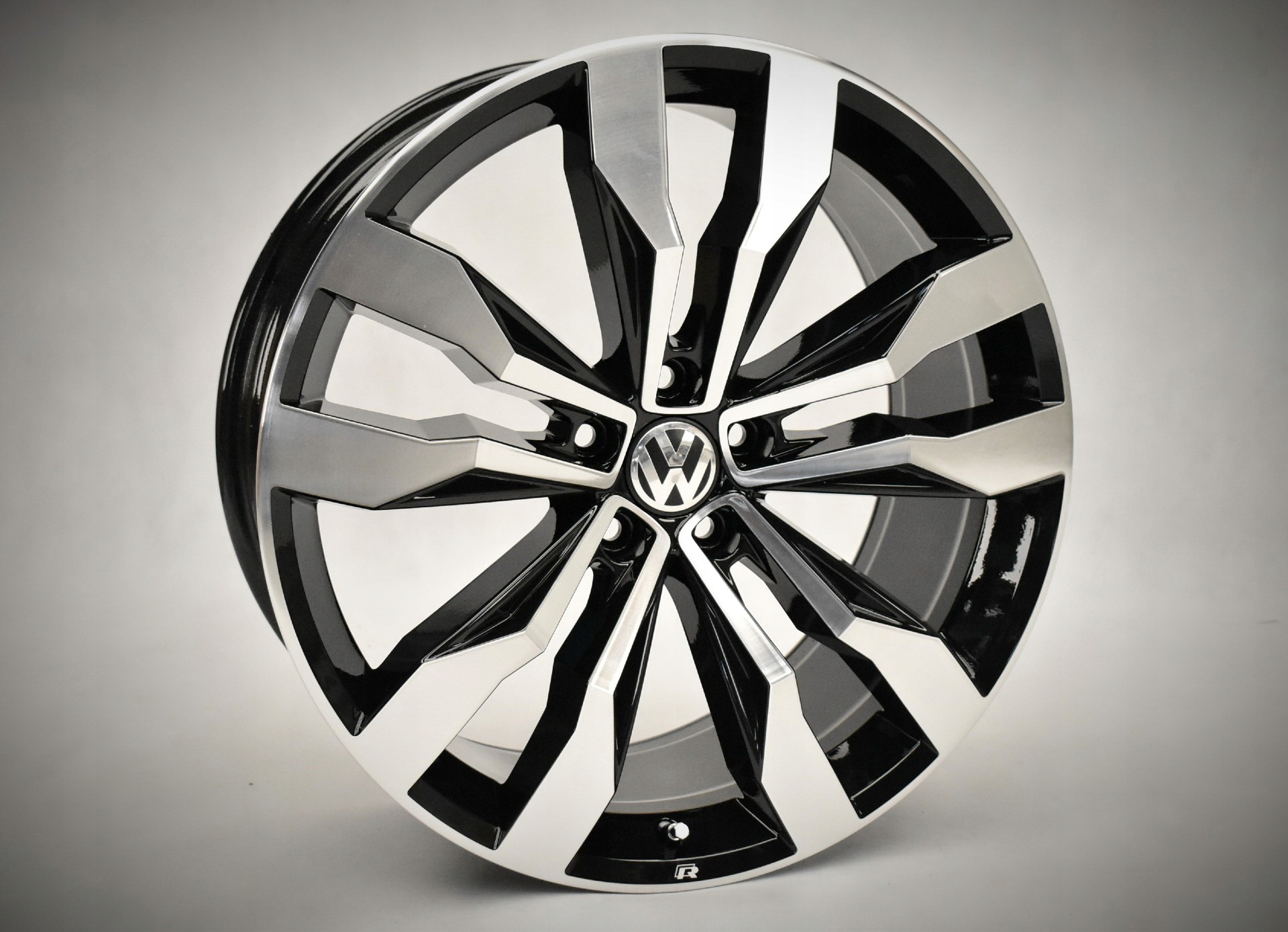 4× Диск алюминиевый Volkswagen OEna601025g 8.5