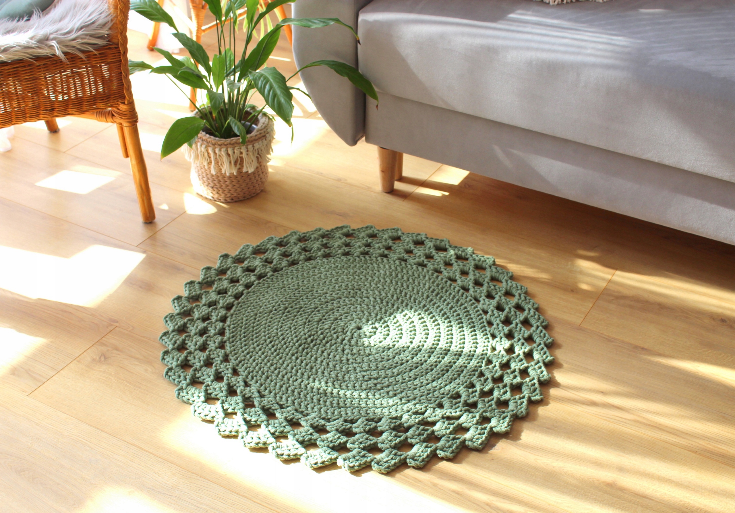 Předložka zelená na háčkování šalvěj ze šňůry cca 80 cm.