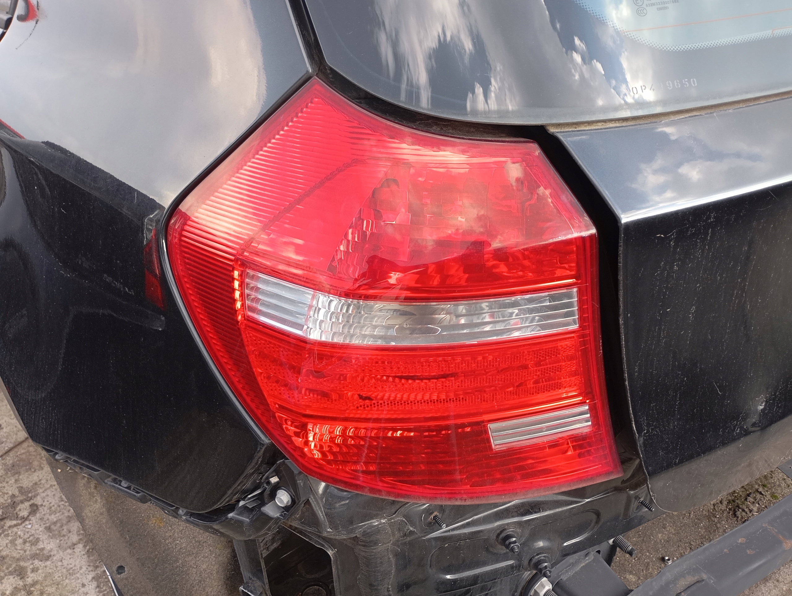 BMW 1 and E87 E81 LCI light rear part left LIFT without LED