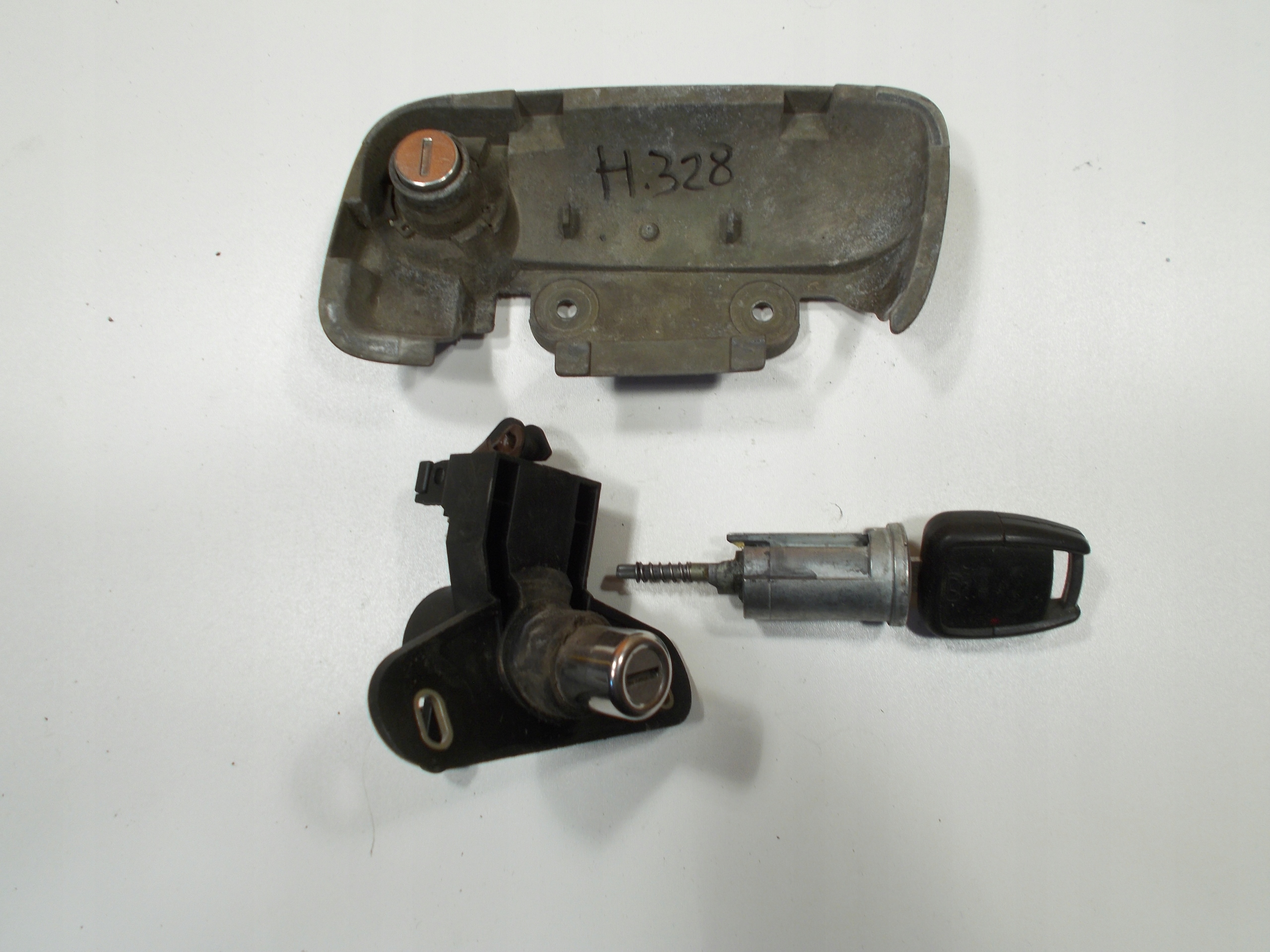 KOMPLET of lock cylinders ignition lock boot OPEL ASTRA II sedan original.