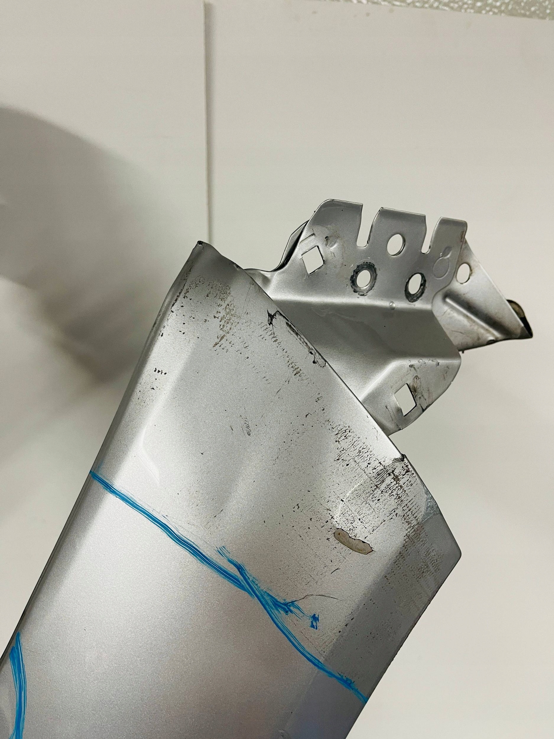 fender front front right Infiniti Q50 13