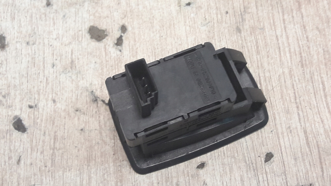 6935534 Przelacznik szyby lewy tyl BMW E90 E91 Producent części BMW OE