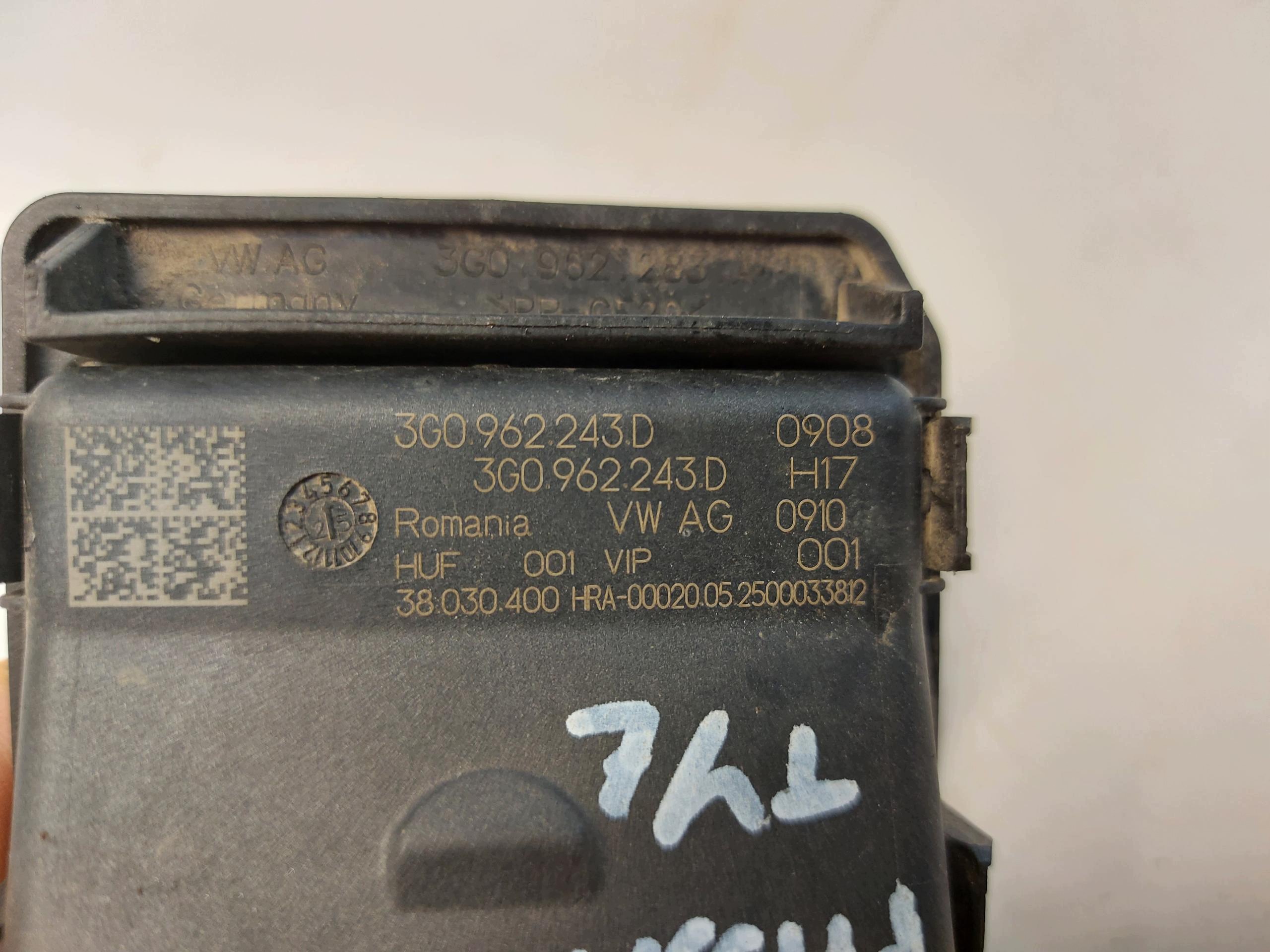 VW Passat R B9 3J0 2025r amplifier module sygnalu