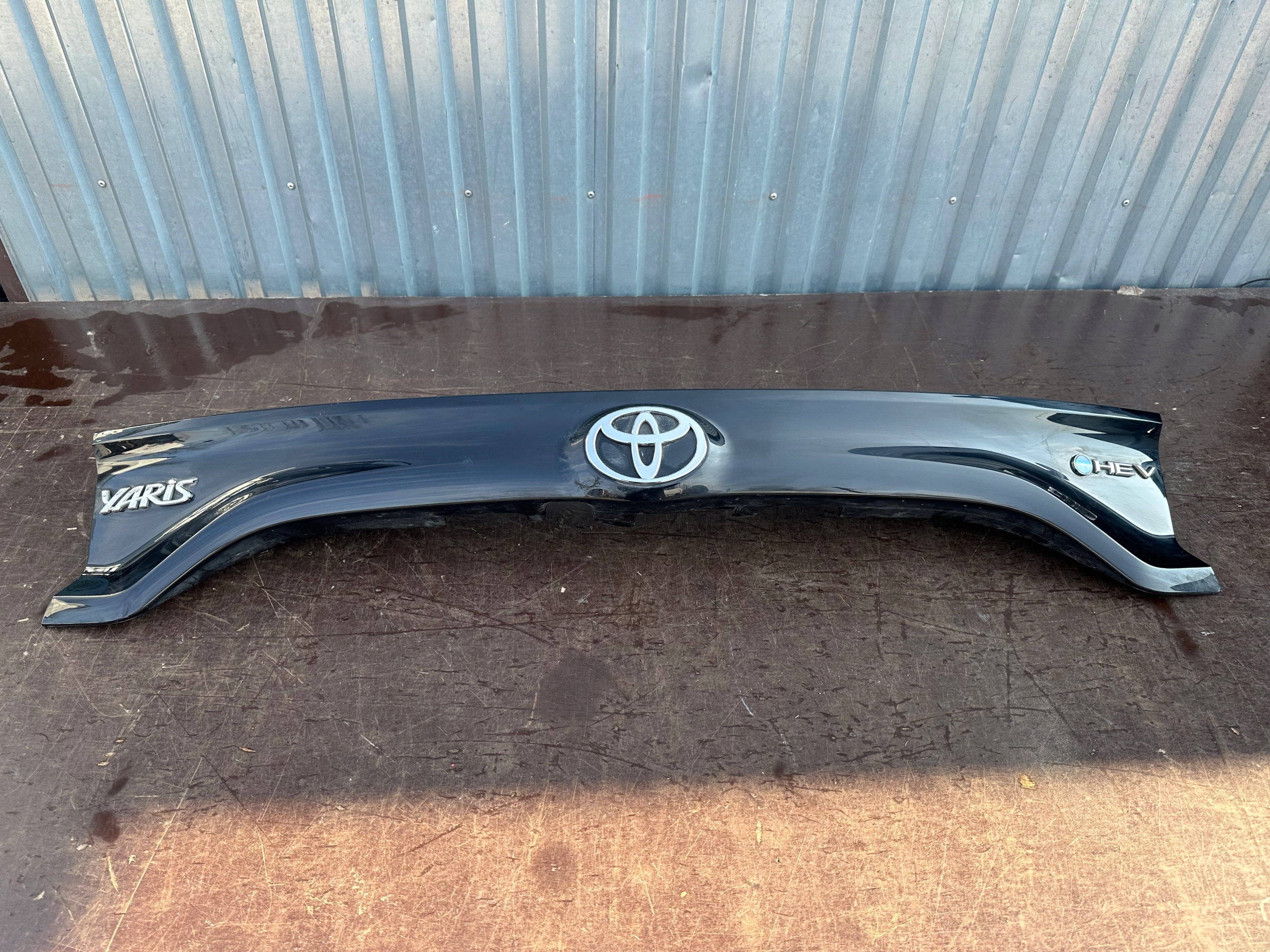 BLENDA NAKŁADKA KLAPY TOYOTA YARIS IV 76801-0DC50
