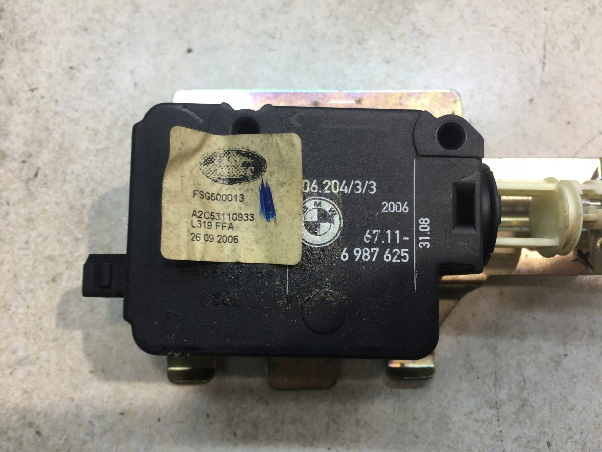 Tlmič dvierka Paliva DISCOVERY III FSG500013