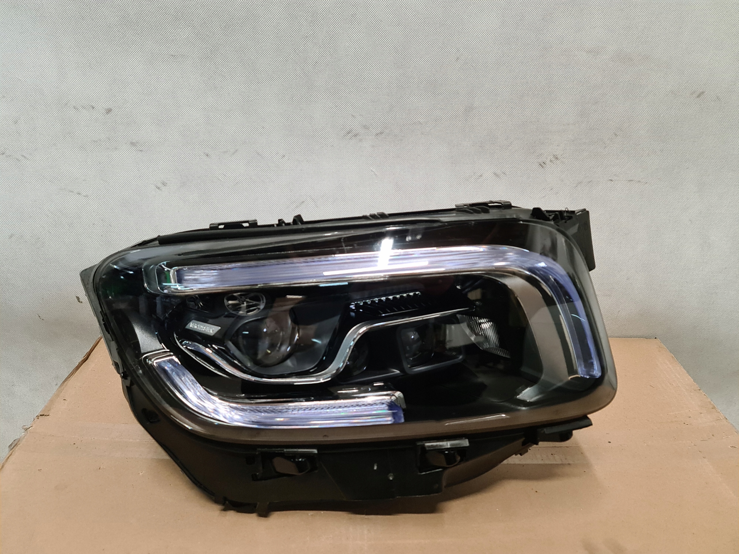 PRAWY REFLEKTOR MERCEDES GLB A2479060206