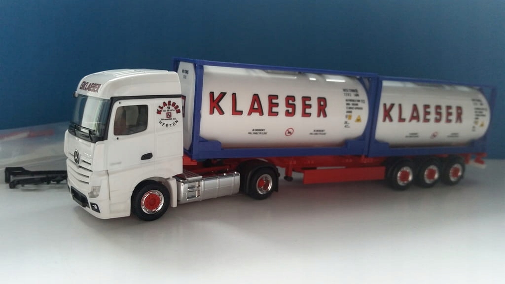 Herpa 929271 Mercedes Streamspace 2x 20ft Tankcontainer Klaeser
