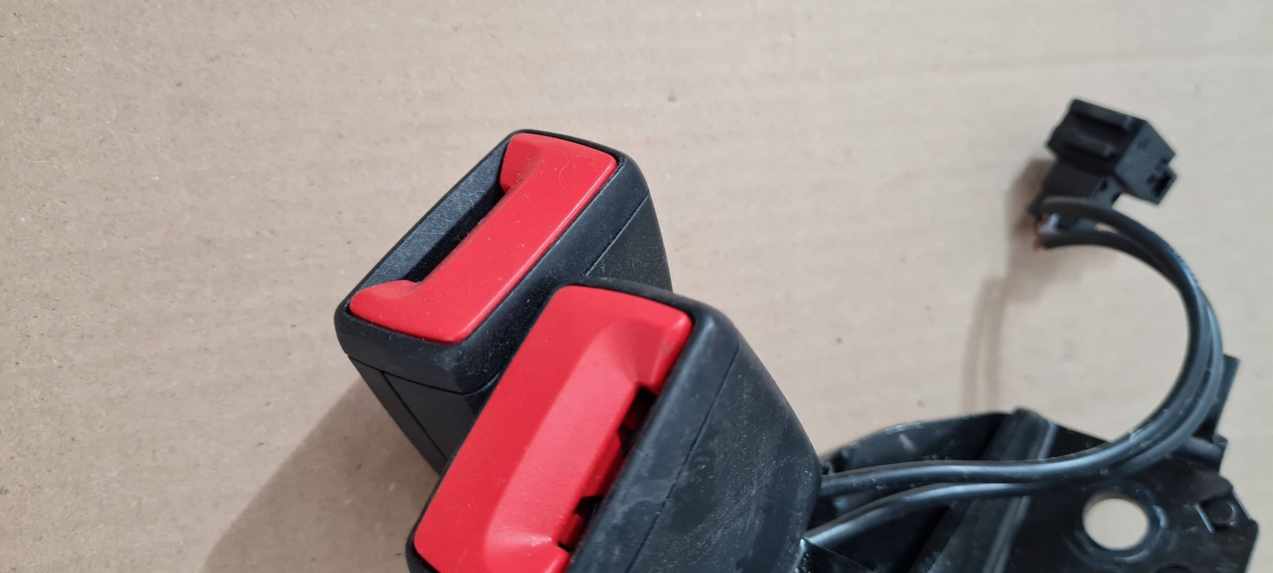 A6 C8 4K Fixation arbre ceintures sécurité de Sécurité Arrière 4K8857739AN