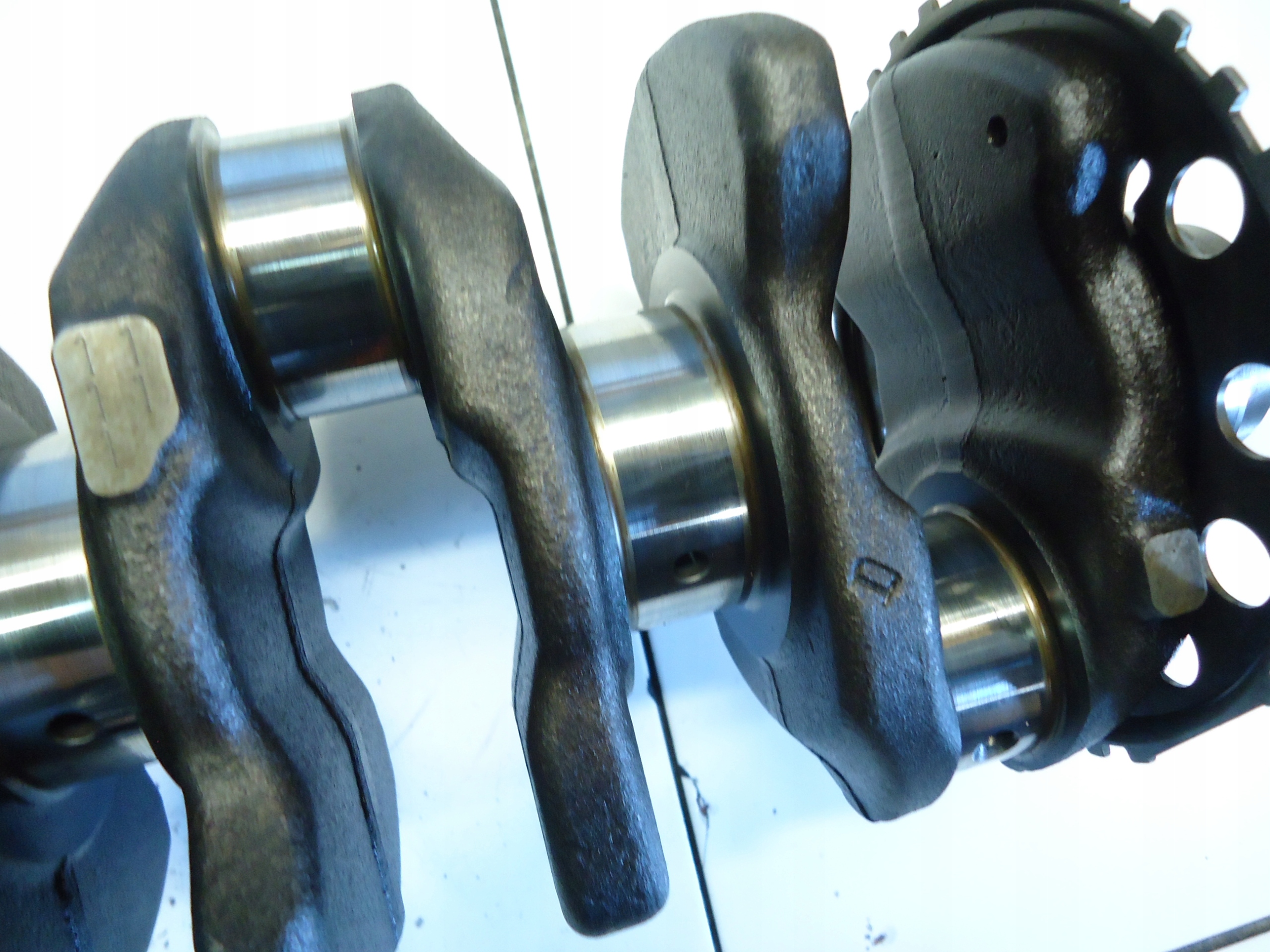 LEXUS IS II IS220 2.2 D-CAT 2AD crank