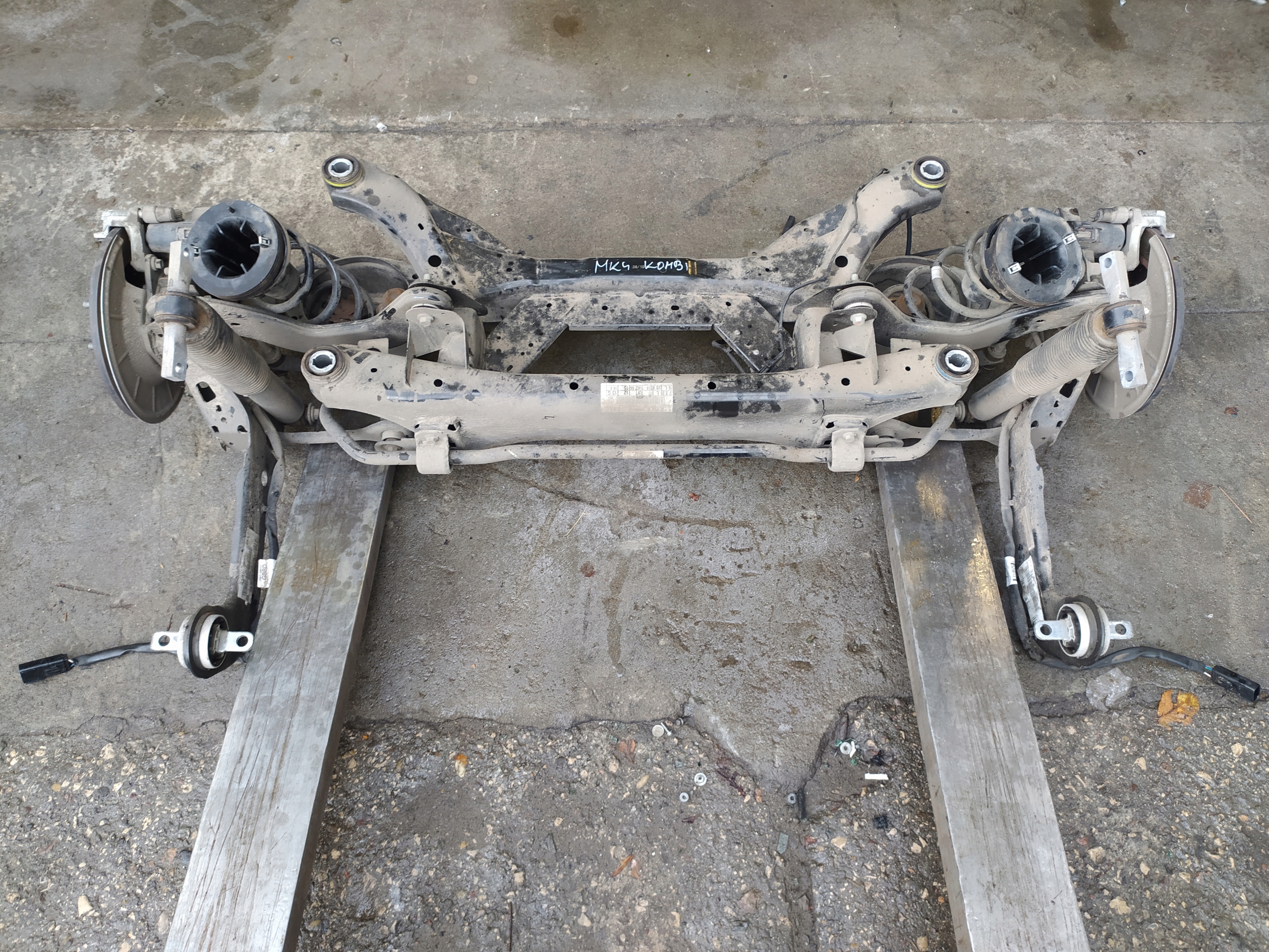 FORD FOCUS MK4 ZAWIESZENIE TYŁ KOMBI