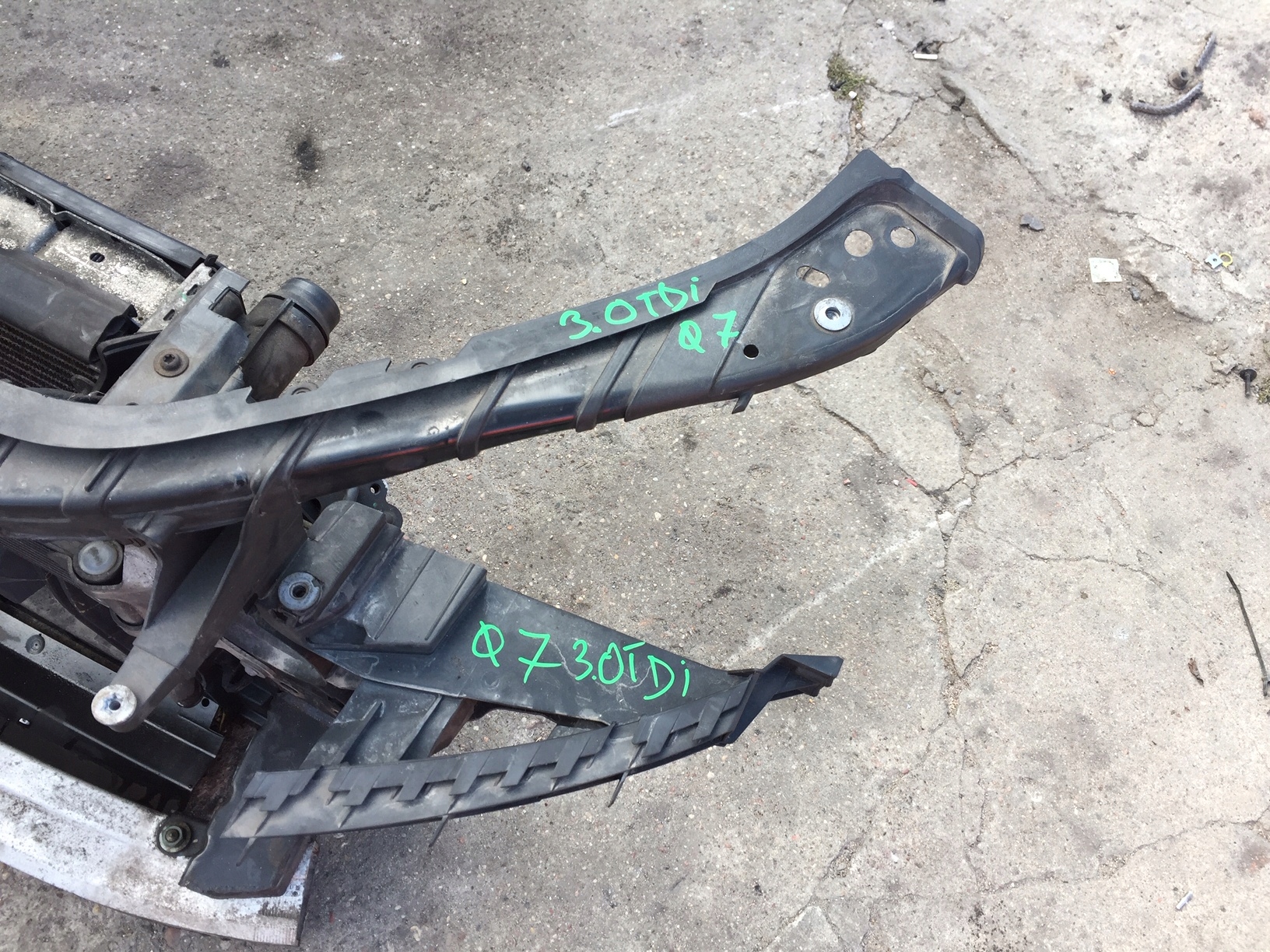 AUDI Q7 4L 3.0 TDI support panel for radiators pillar KOMPLET