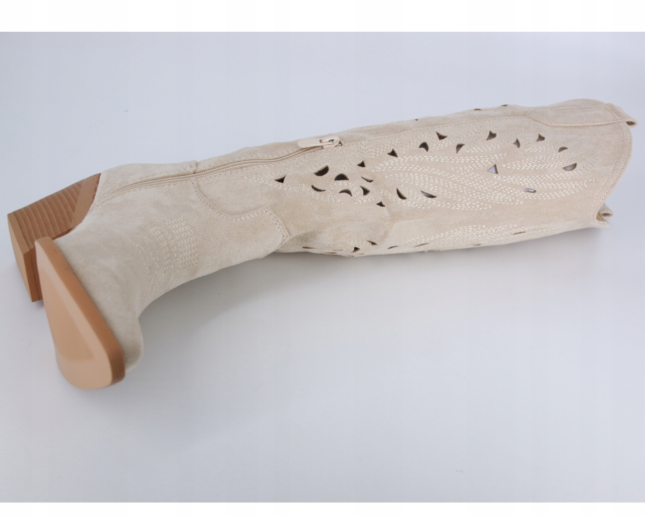 DŁUGIE KOWBOJKI AŻUROWE DAMSKIE KOZAKI Z ZAMSZU BEŻOWE 38 Kolor beżowy