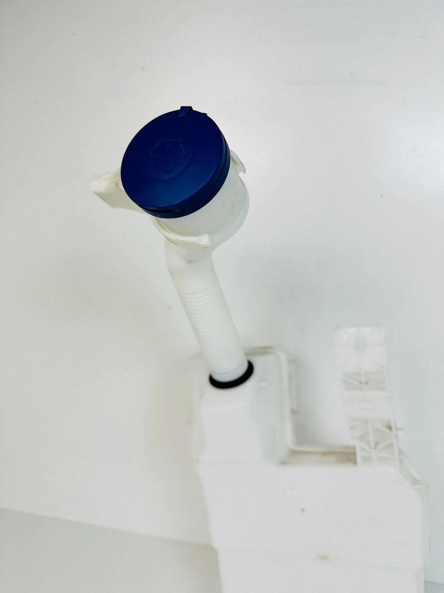 Opel Mokka B 1.2 Hybryda washer fluid tank 9828456480